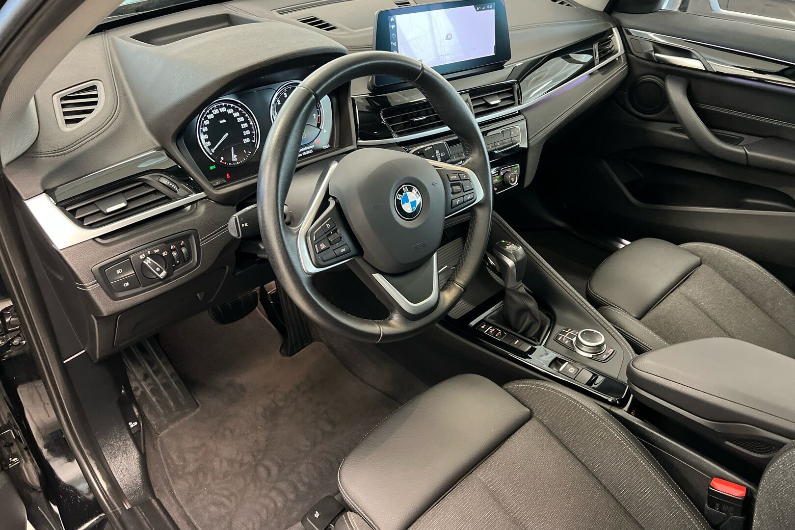 BMW X1 iso kuva 6