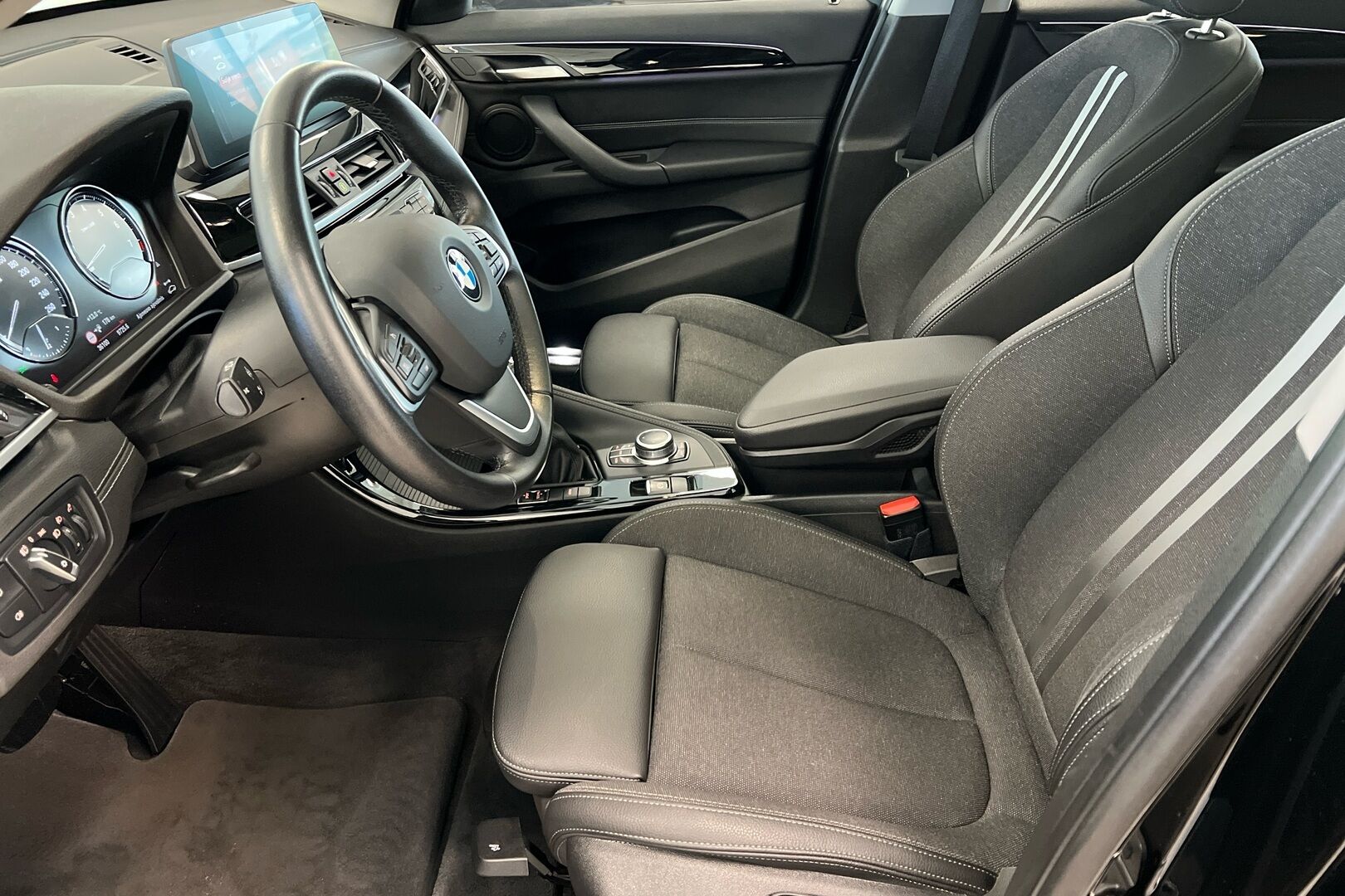 BMW X1 iso kuva 7