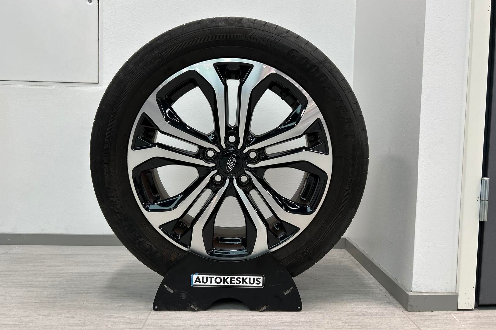 Ford Puma iso kuva 16