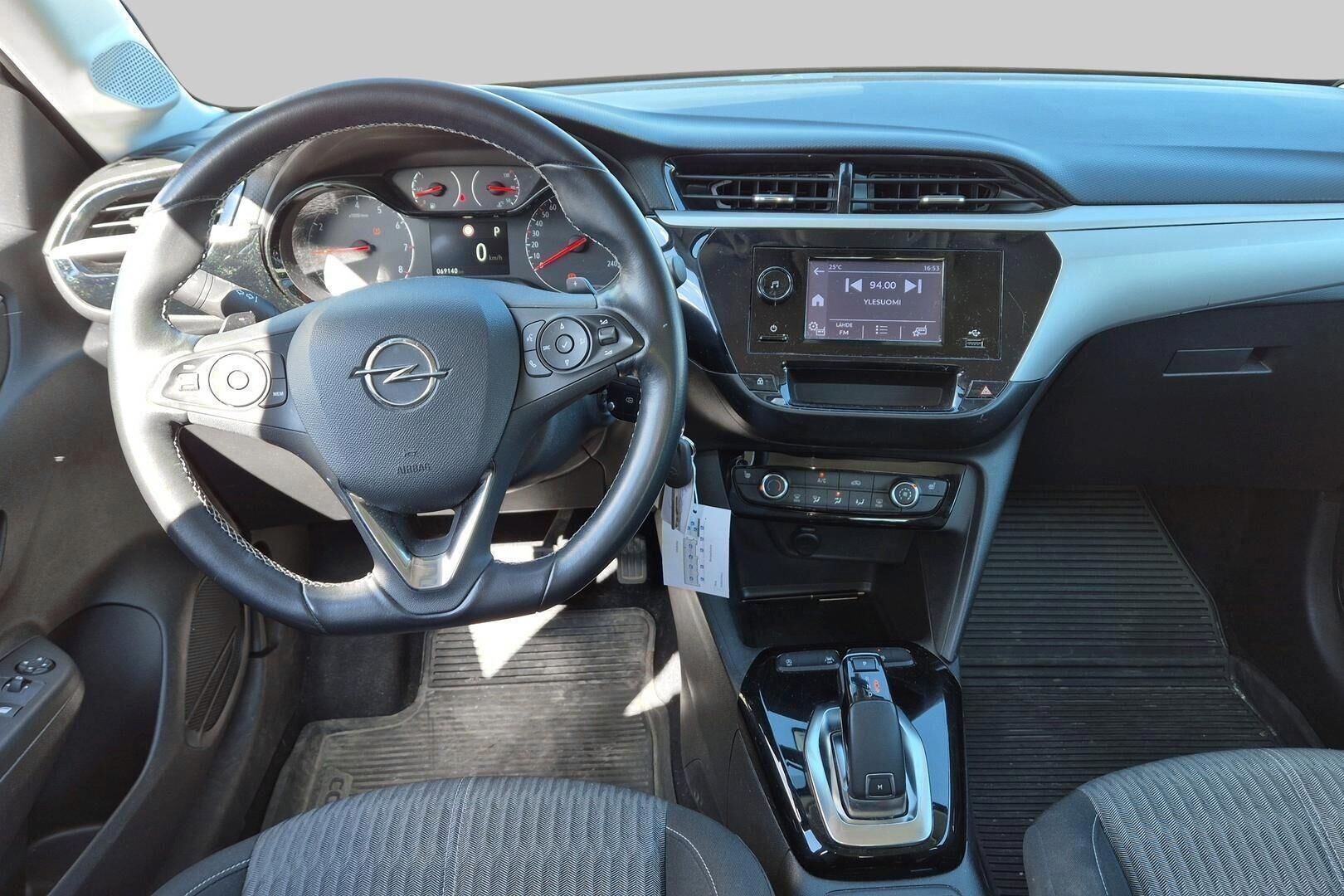 Opel Corsa iso kuva 2