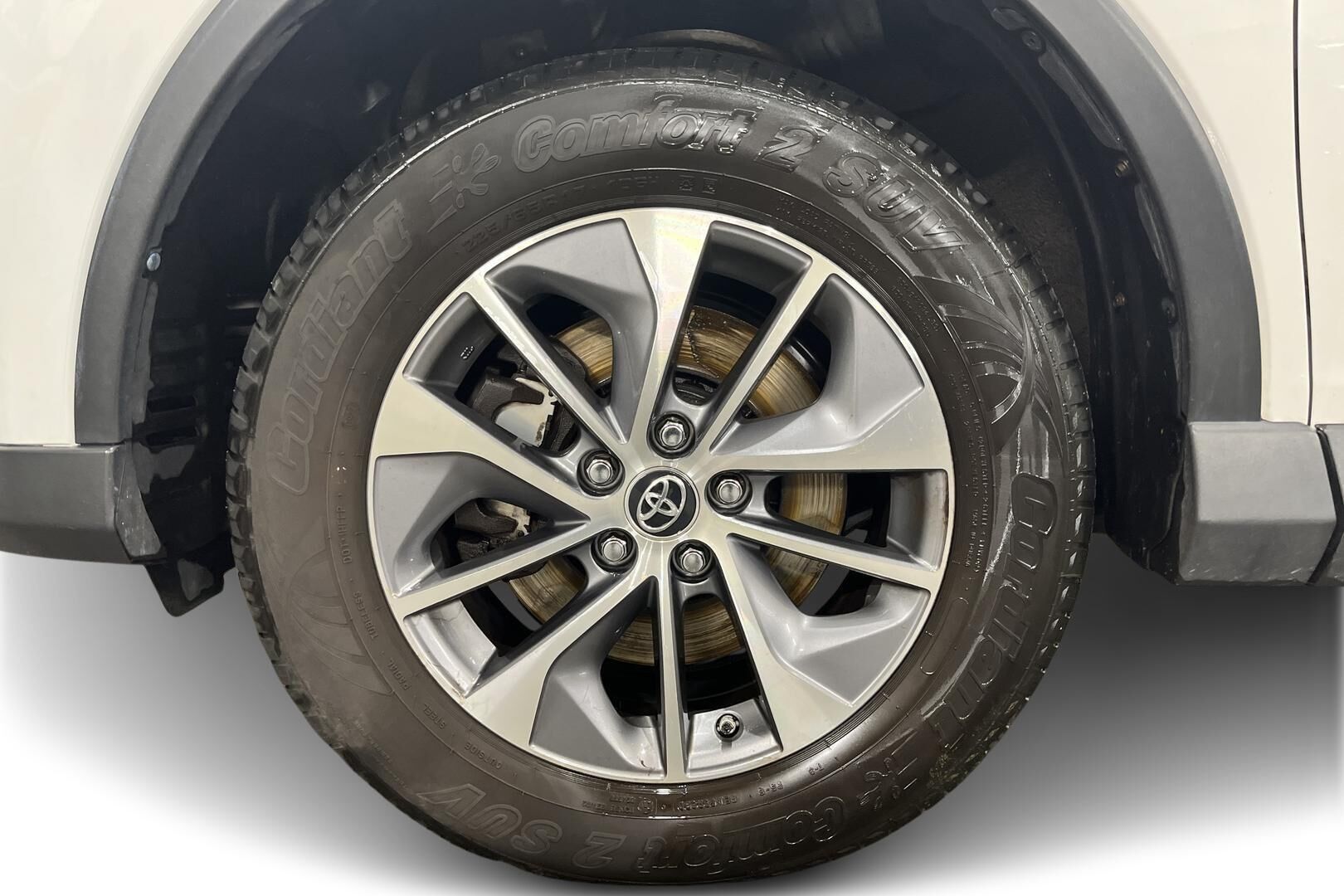 Toyota RAV4 iso kuva 11