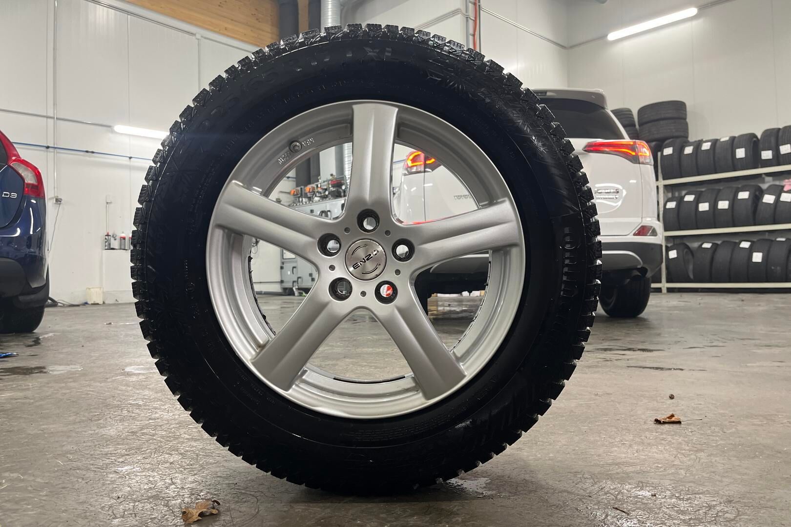 Toyota RAV4 iso kuva 12