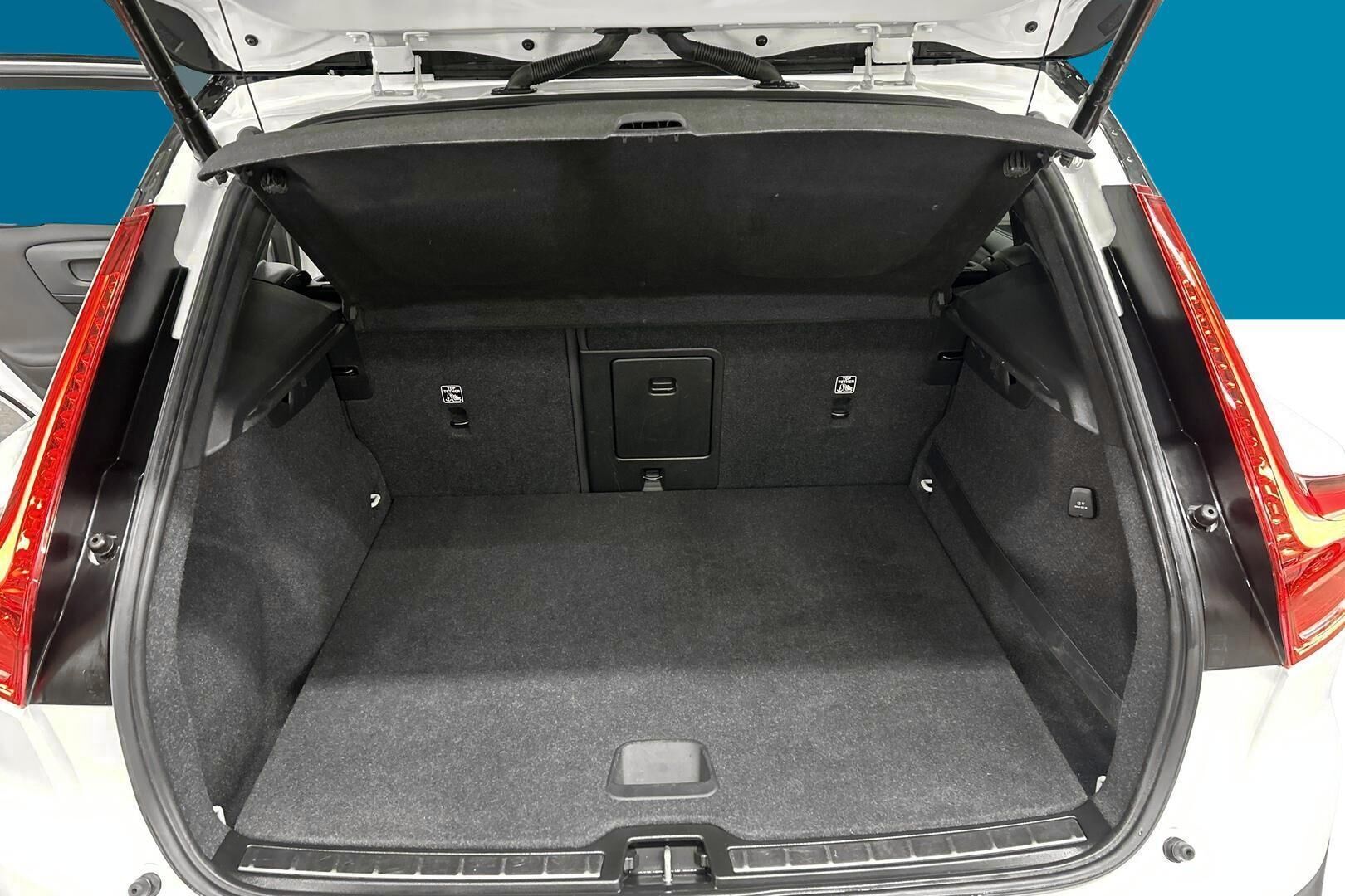 Volvo XC40 iso kuva 12