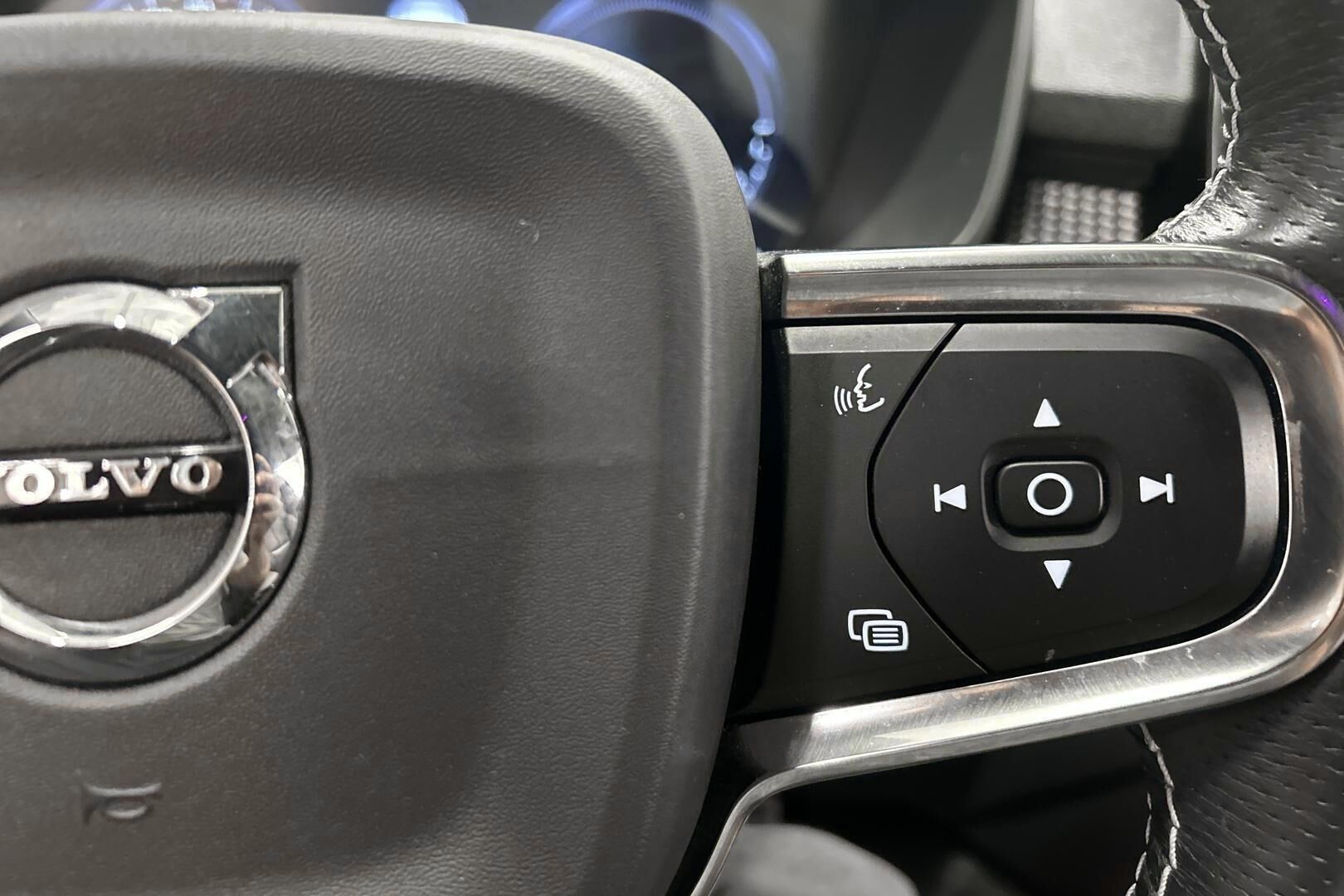Volvo XC40 iso kuva 23