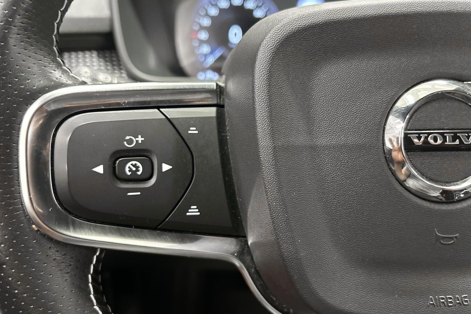 Volvo XC40 iso kuva 24