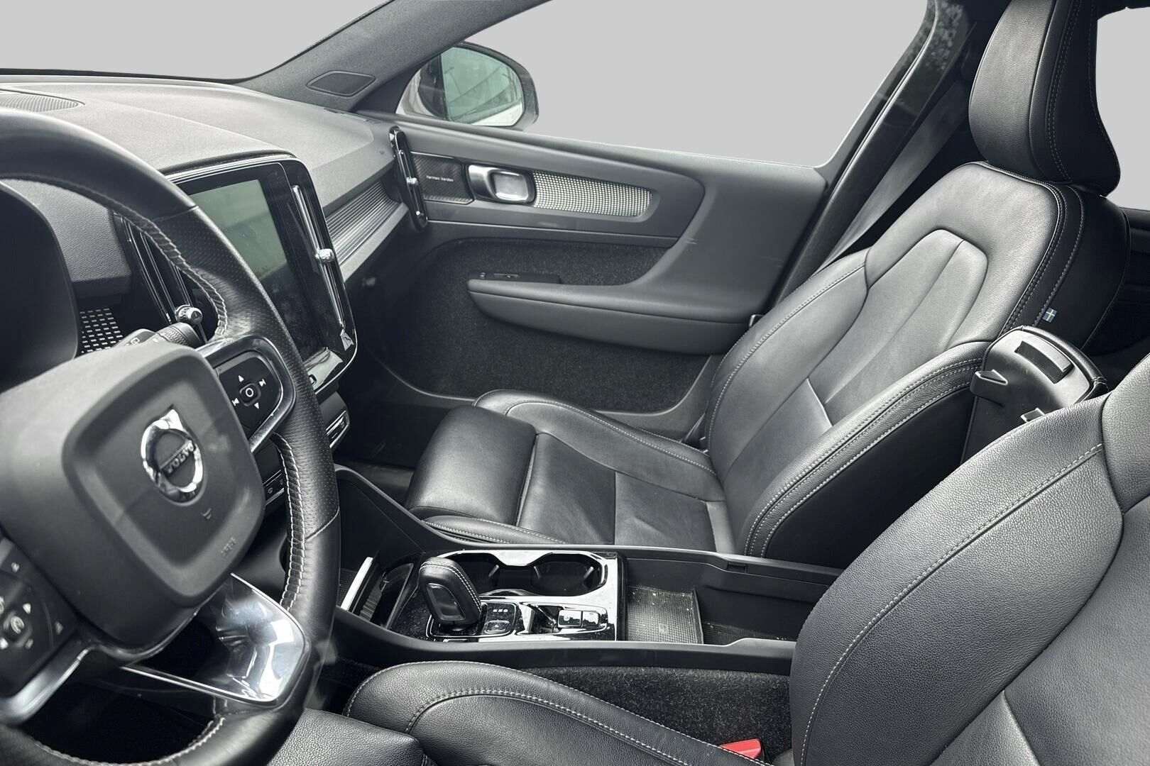 Volvo XC40 iso kuva 2
