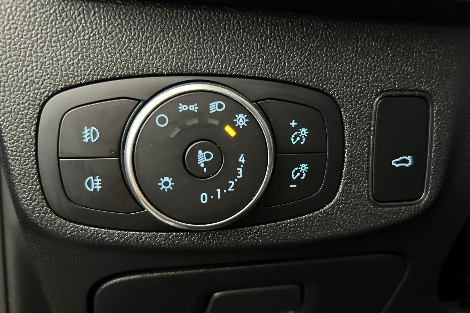 Ford Focus iso kuva 19