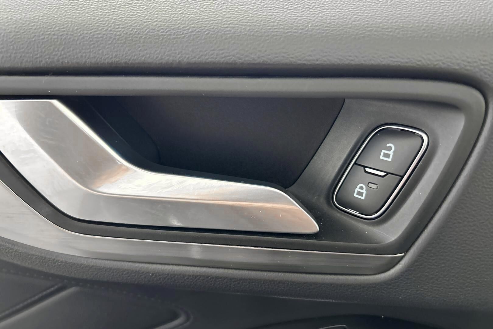 Ford Focus iso kuva 20