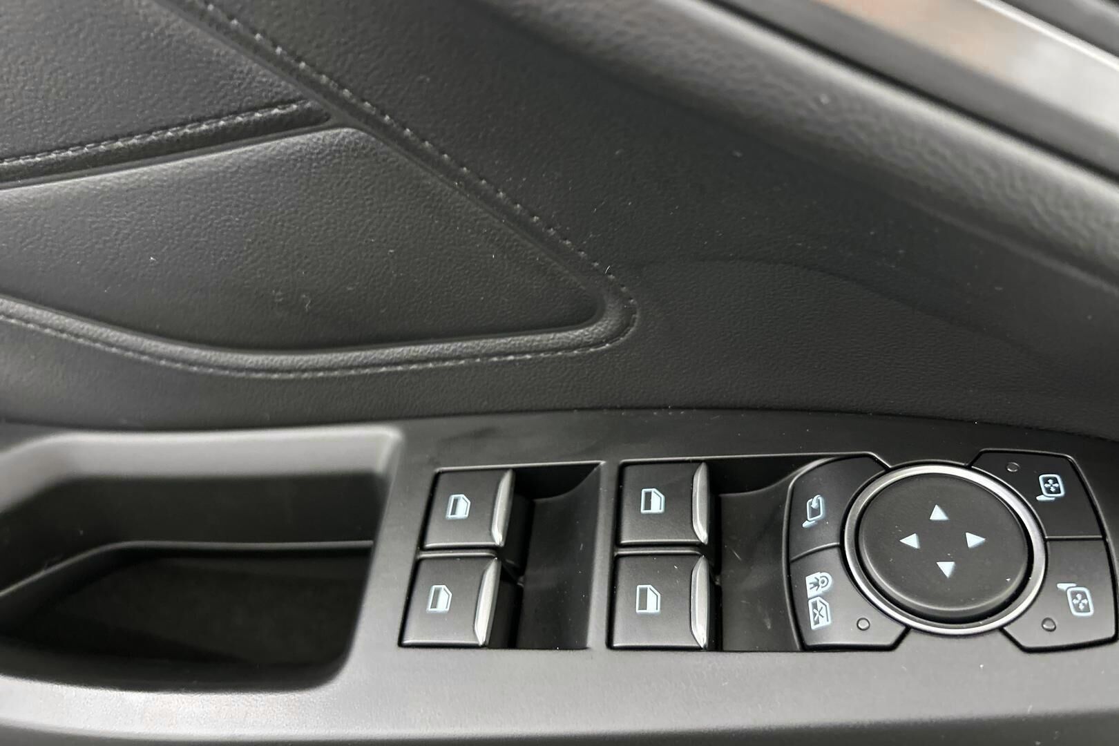 Ford Focus iso kuva 21