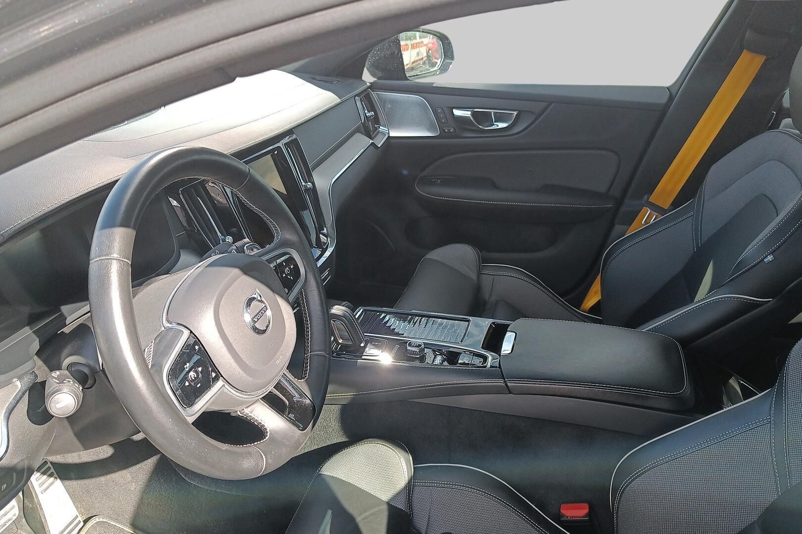 Volvo S60 iso kuva 2