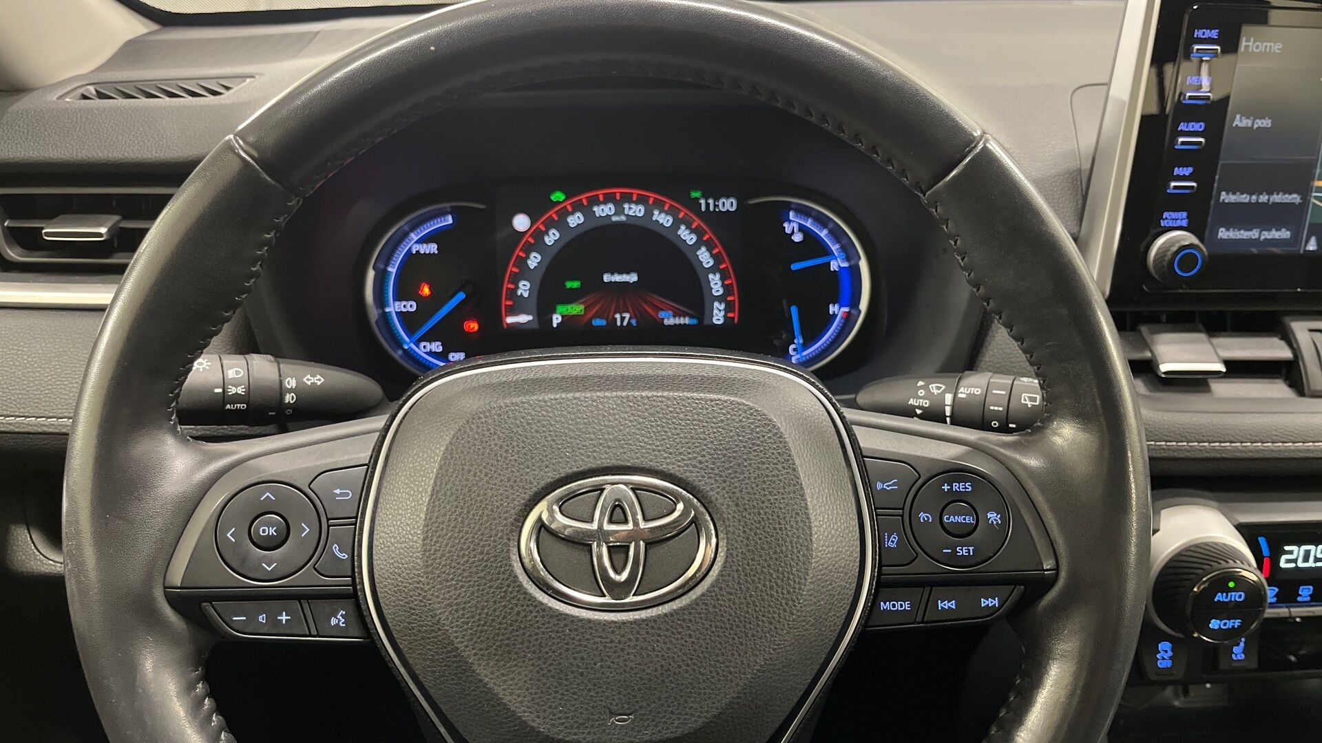 Toyota RAV4 iso kuva 11