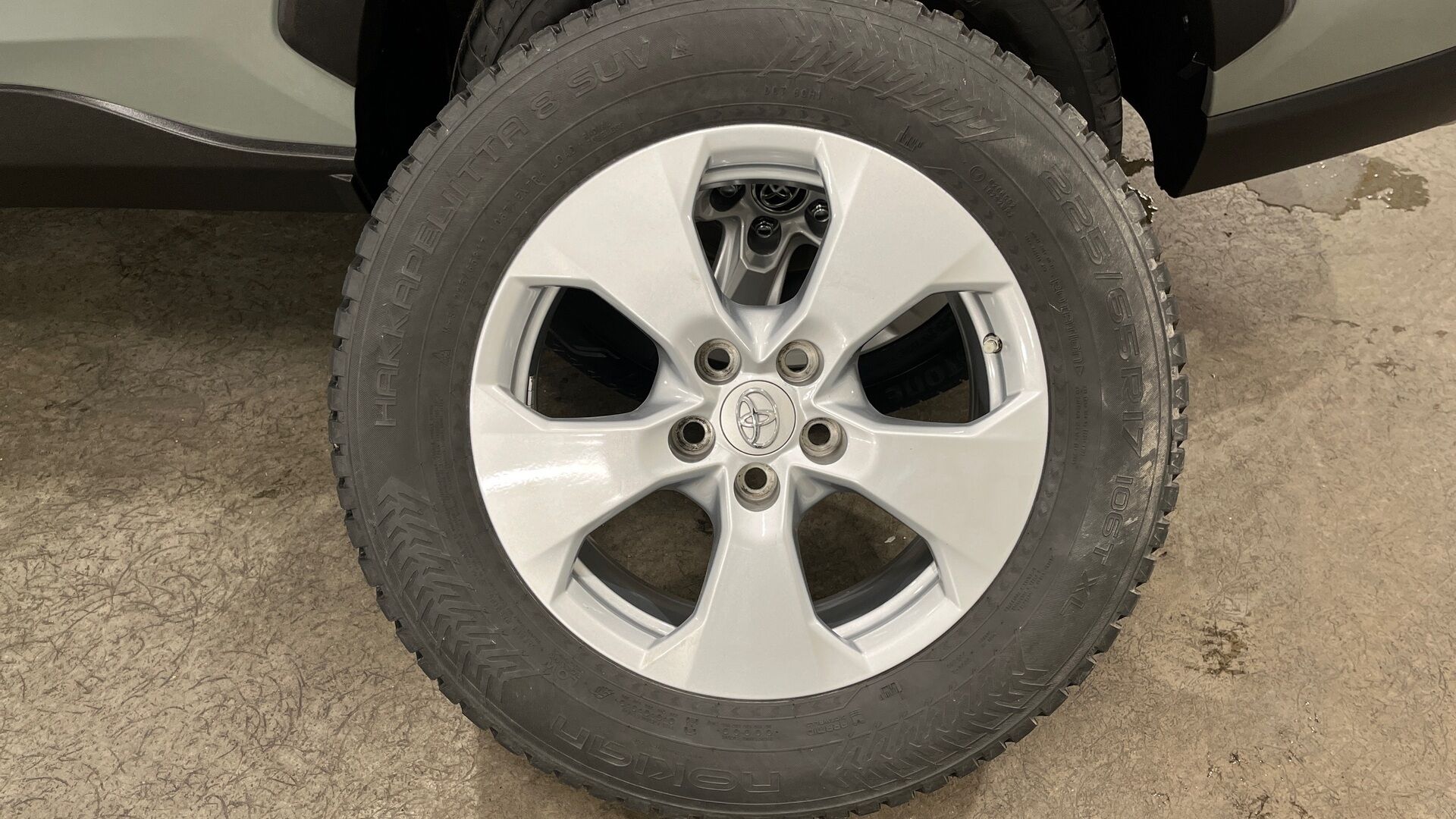 Toyota RAV4 iso kuva 18