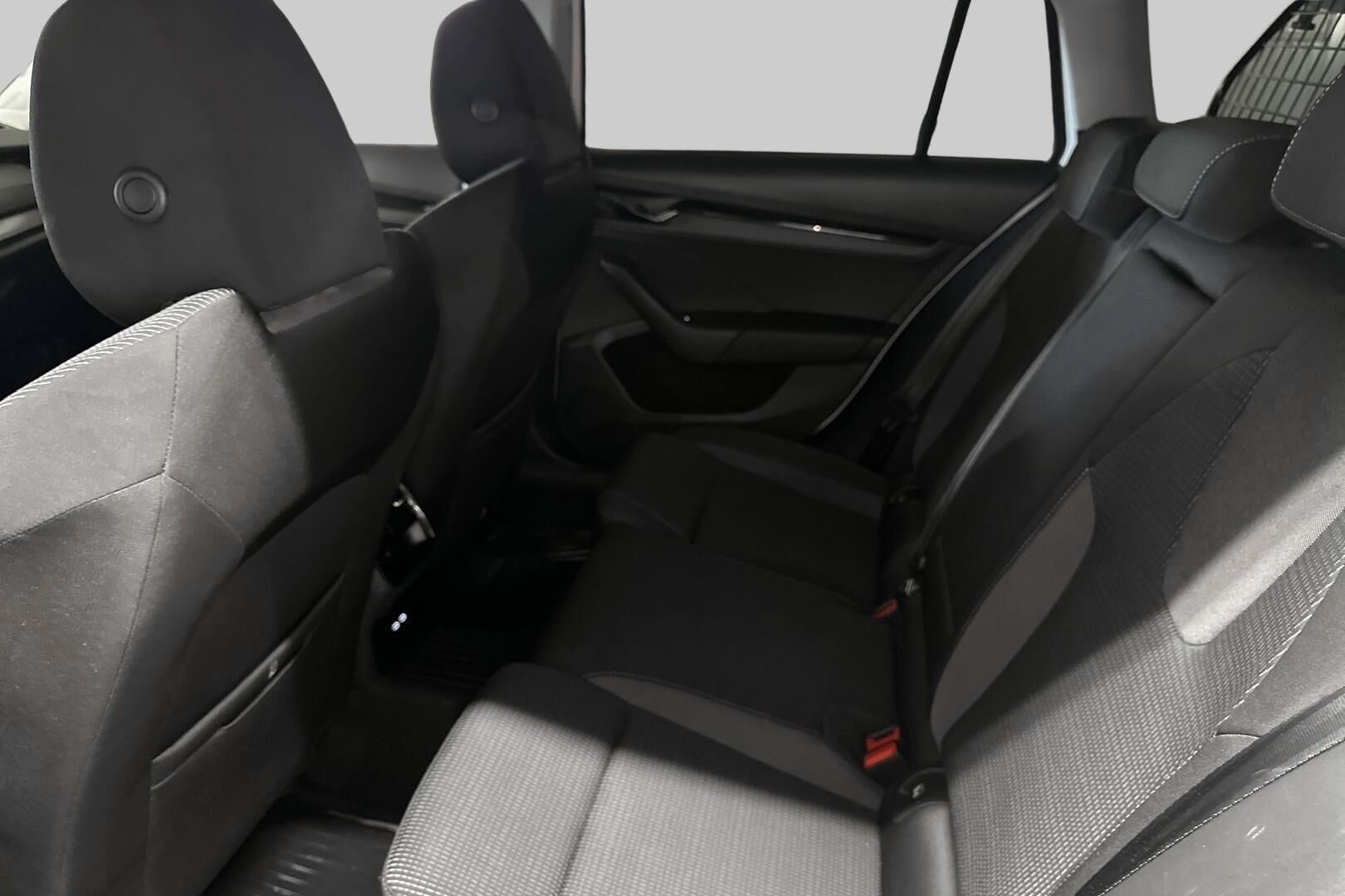 Skoda Octavia iso kuva 10