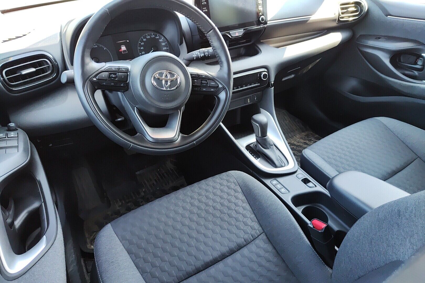 Toyota Yaris iso kuva 1