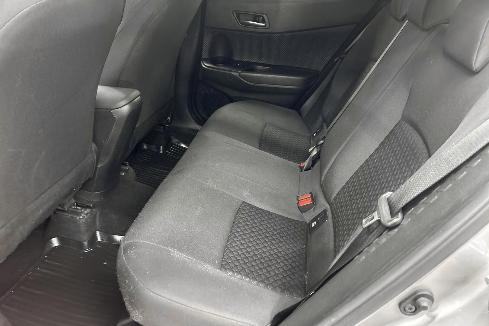Toyota C-HR iso kuva 10
