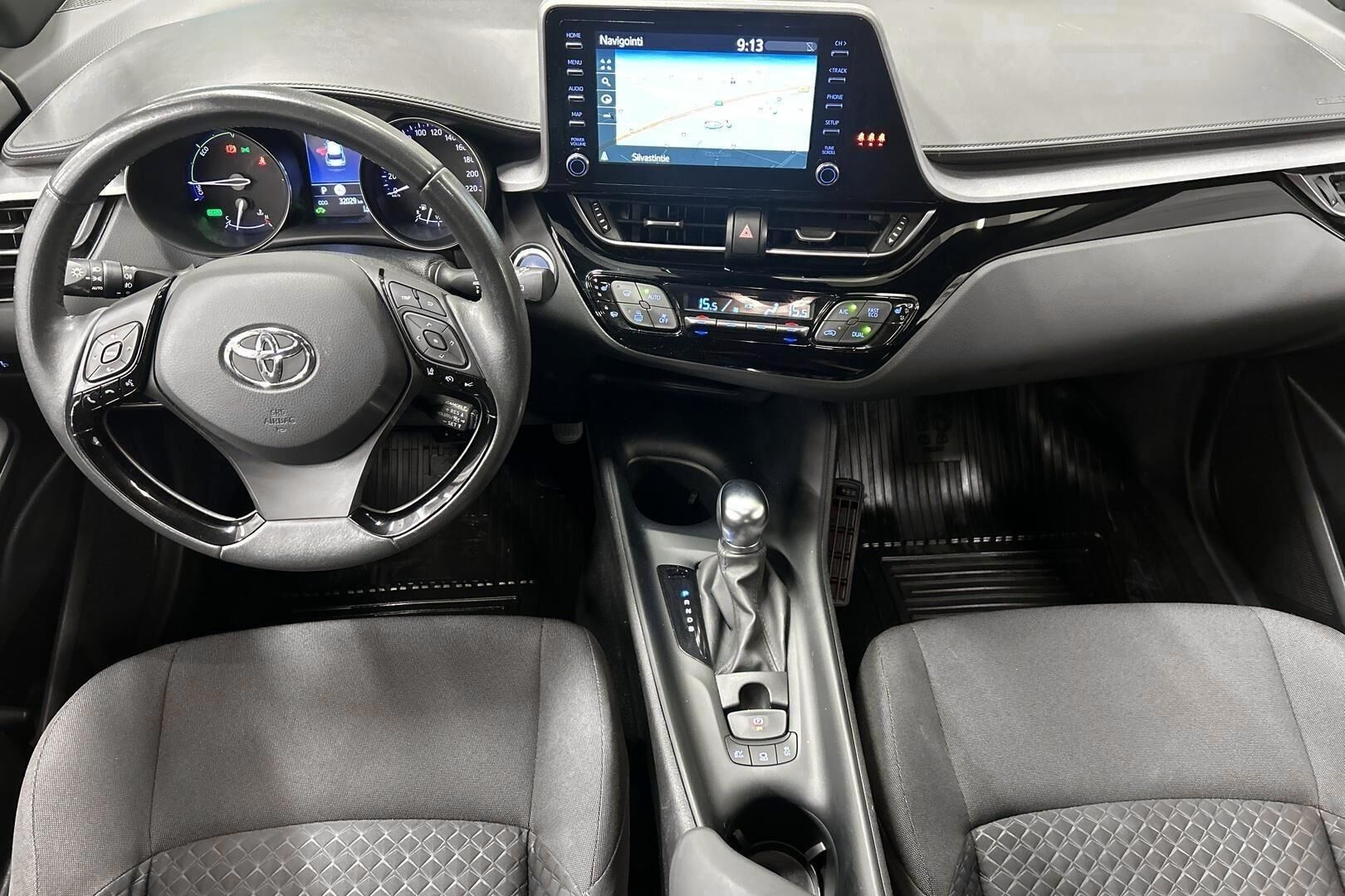 Toyota C-HR iso kuva 11