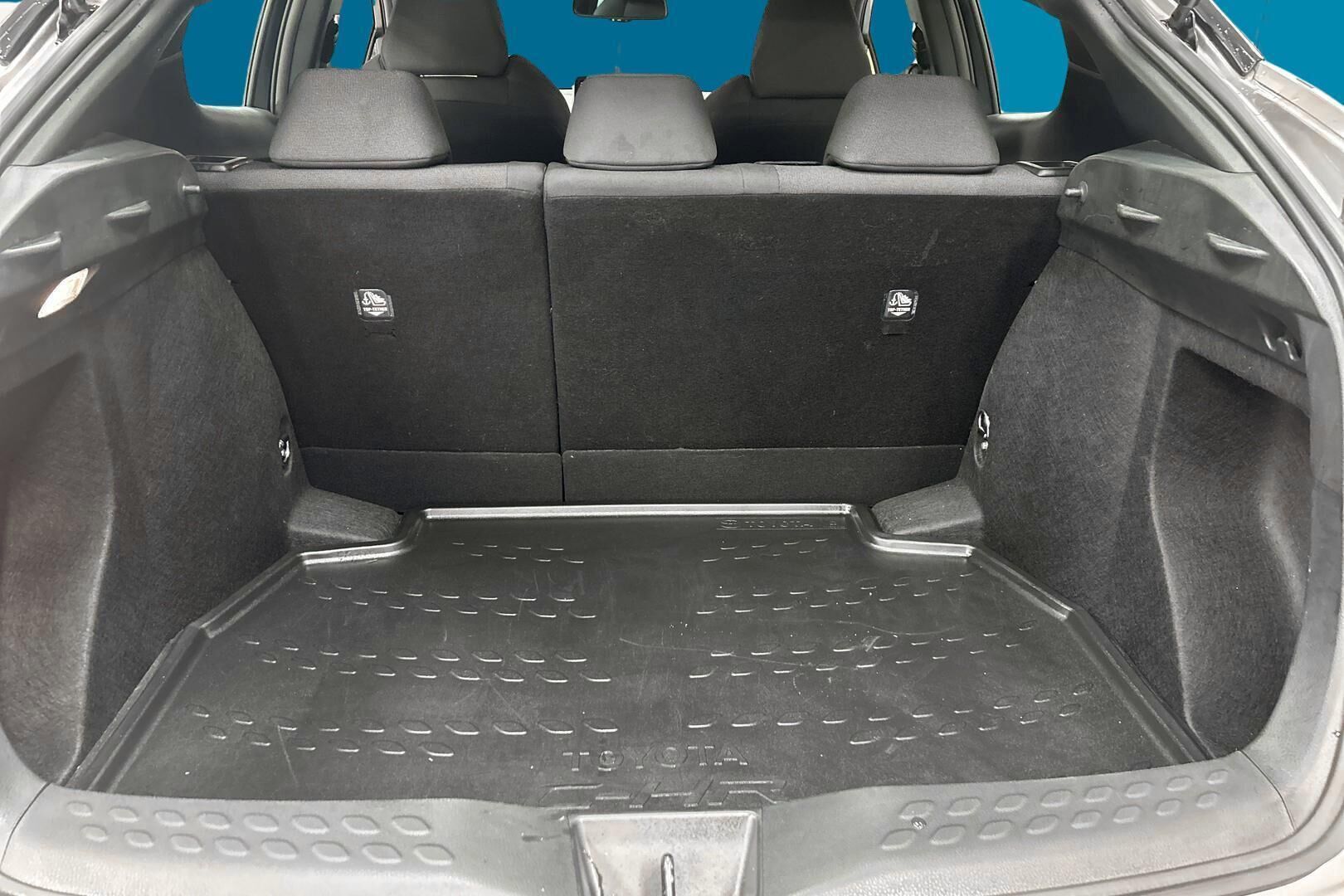 Toyota C-HR iso kuva 12