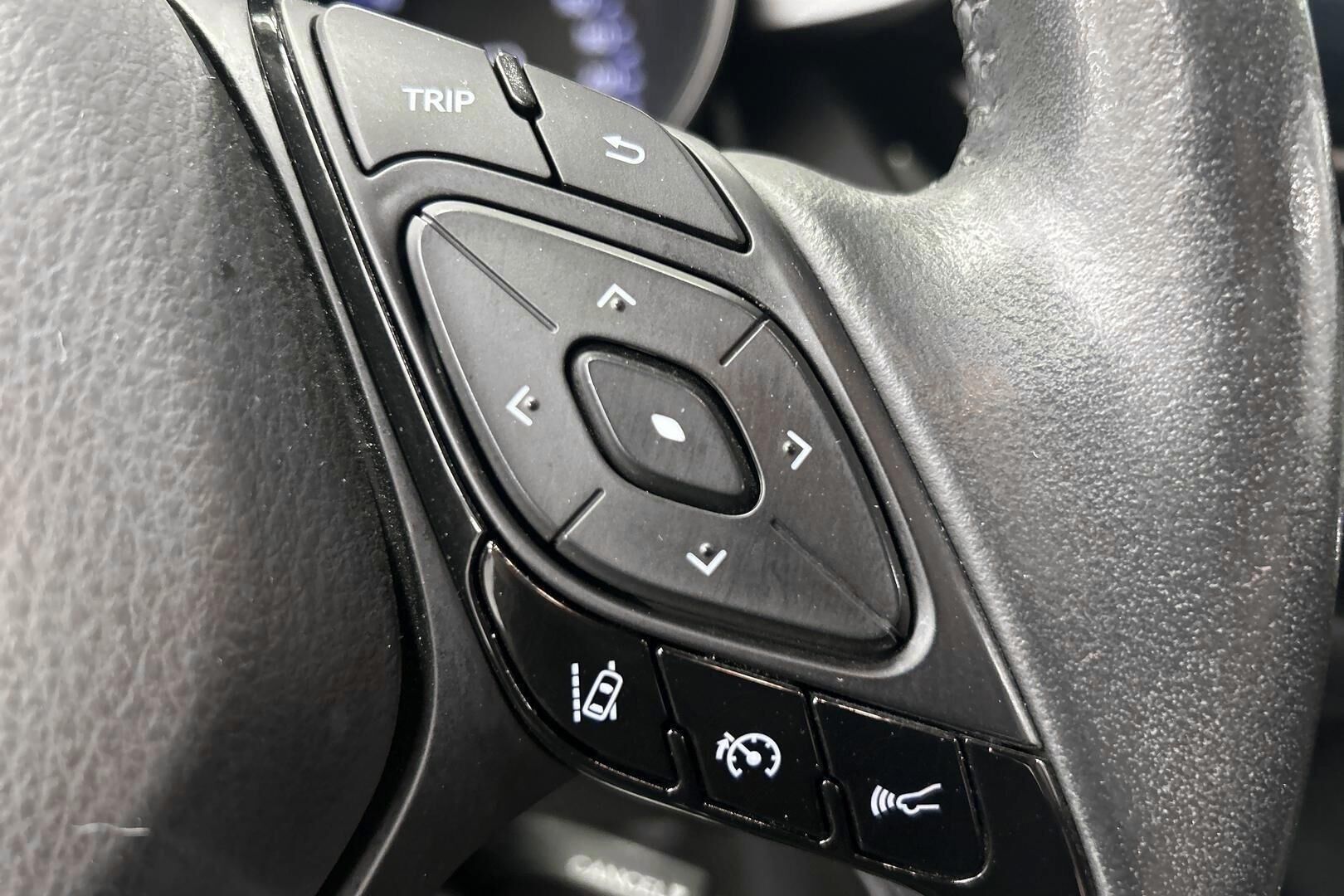 Toyota C-HR iso kuva 16