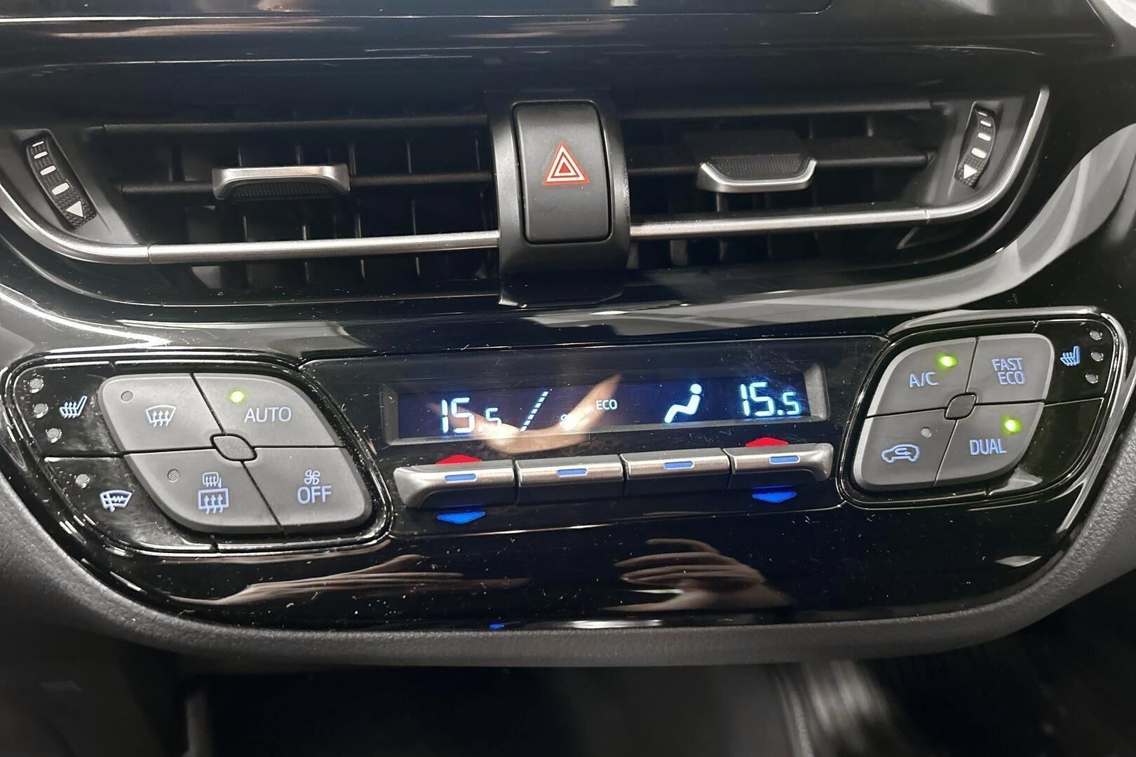 Toyota C-HR iso kuva 21
