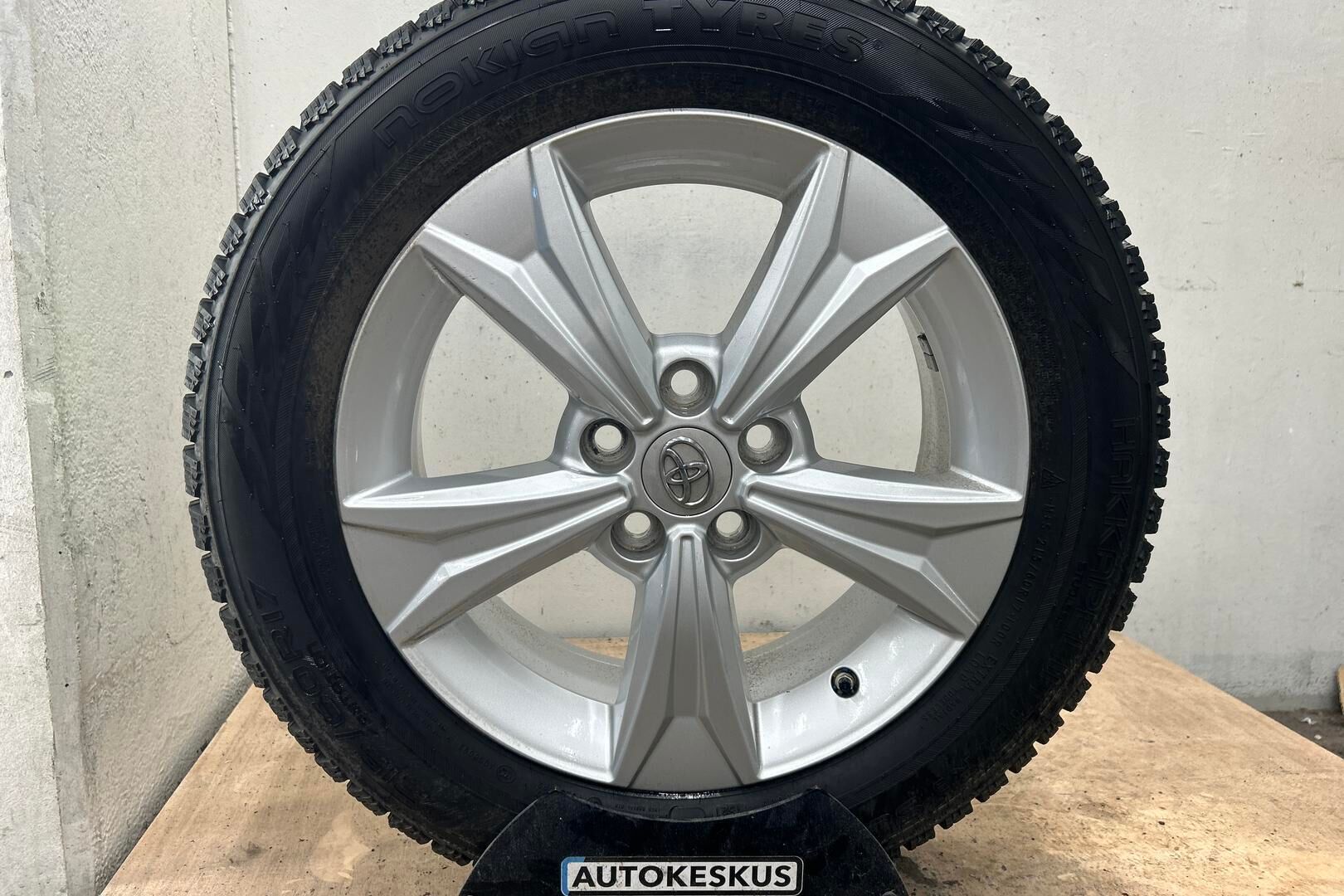 Toyota C-HR iso kuva 23