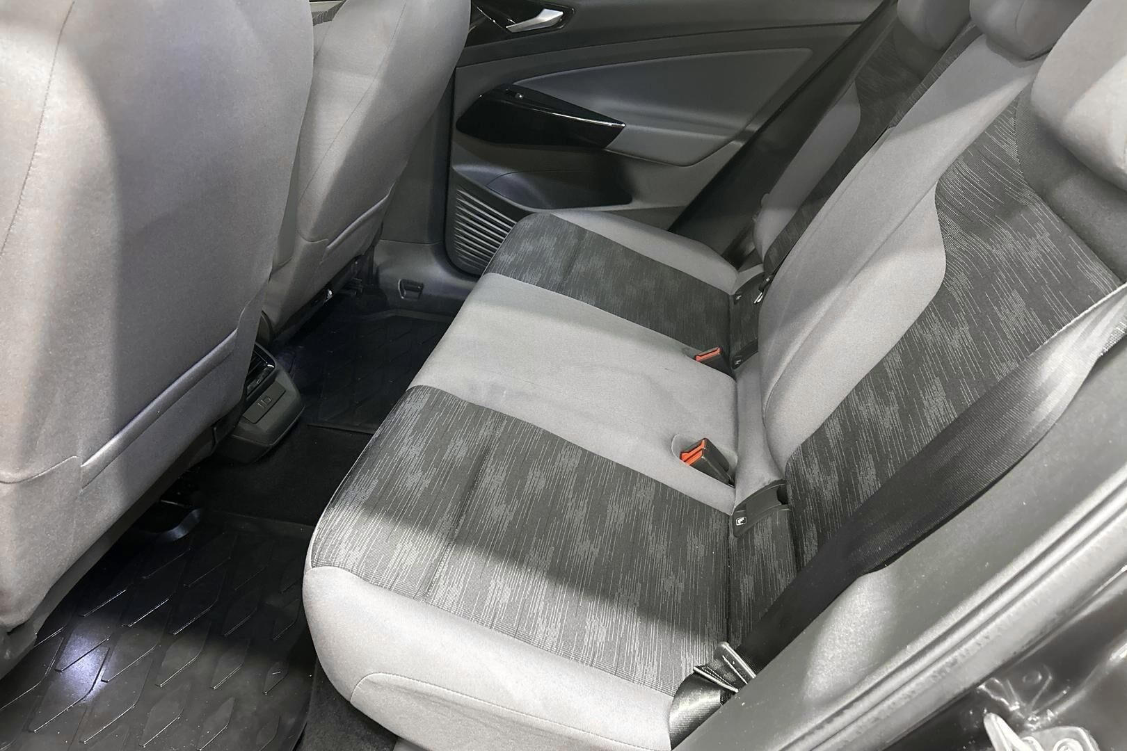 Volkswagen ID.4 iso kuva 10