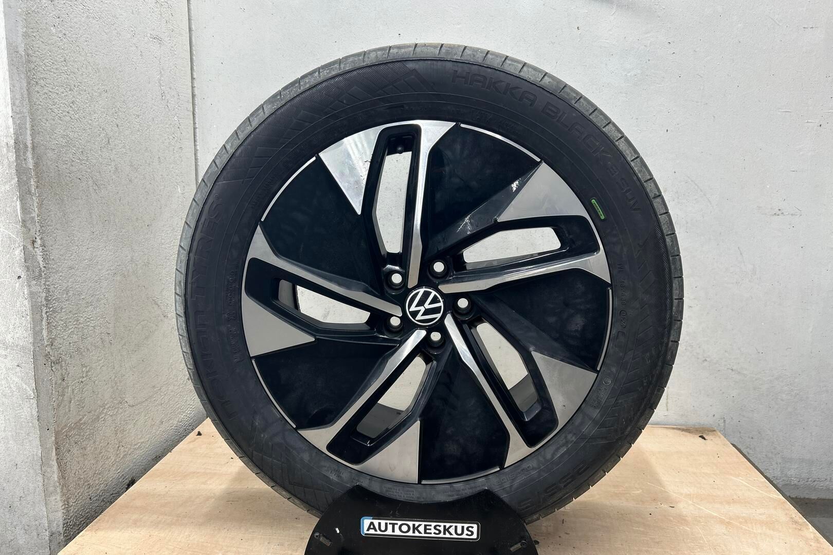 Volkswagen ID.4 iso kuva 7