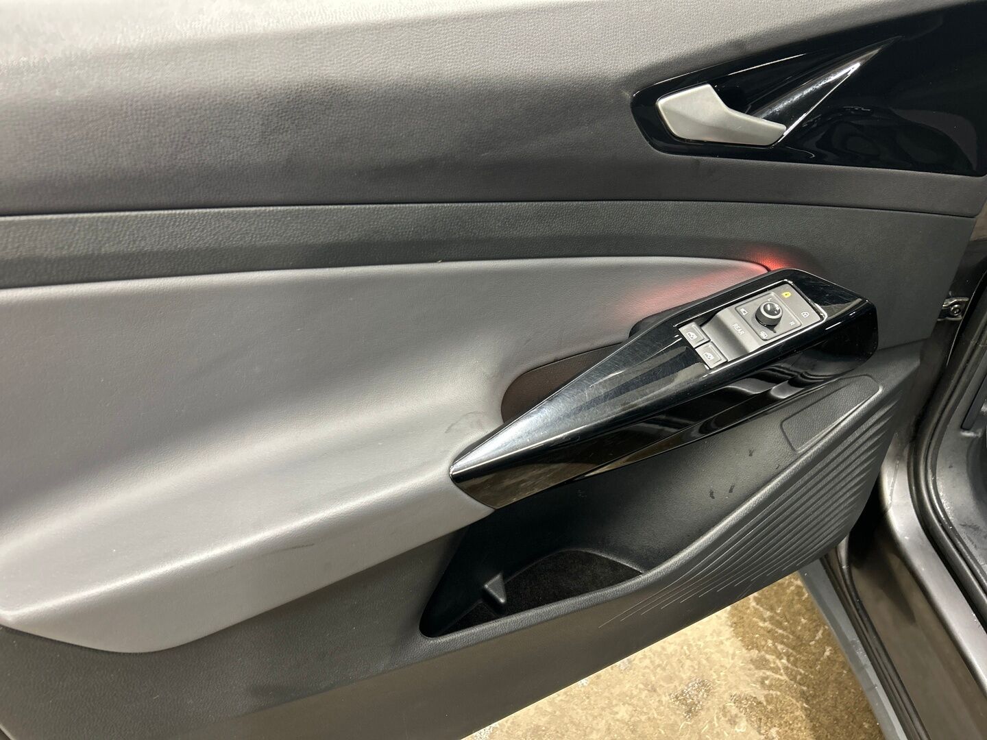 Volkswagen ID.4 iso kuva 23