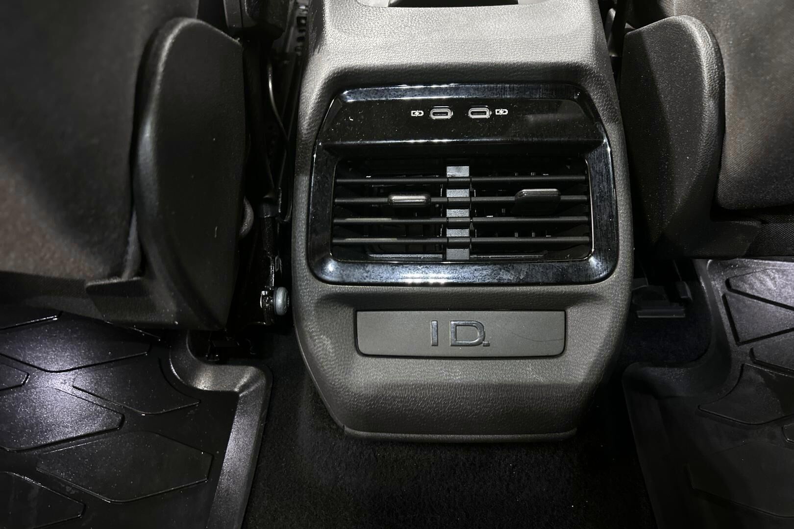 Volkswagen ID.4 iso kuva 24
