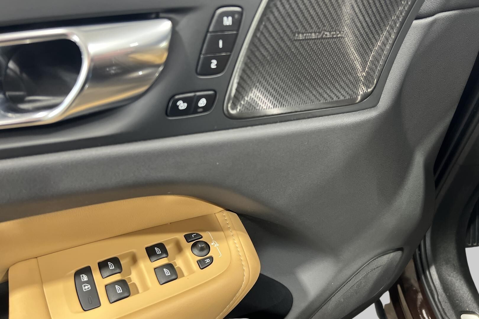Volvo XC60 iso kuva 17