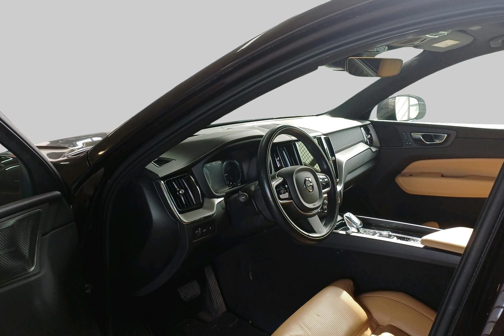 Volvo XC60 iso kuva 2
