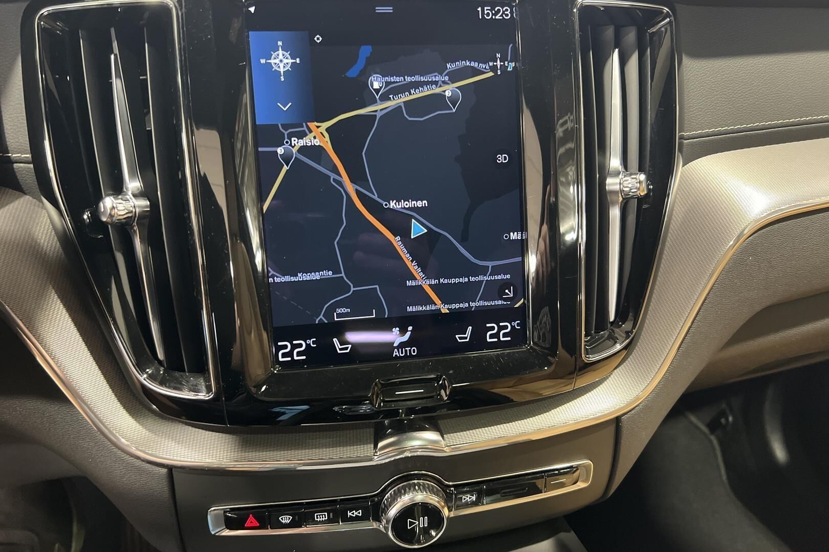Volvo XC60 iso kuva 22
