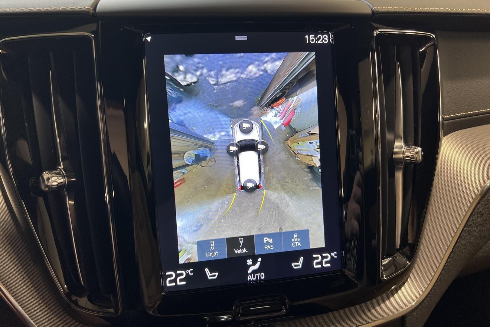 Volvo XC60 iso kuva 24