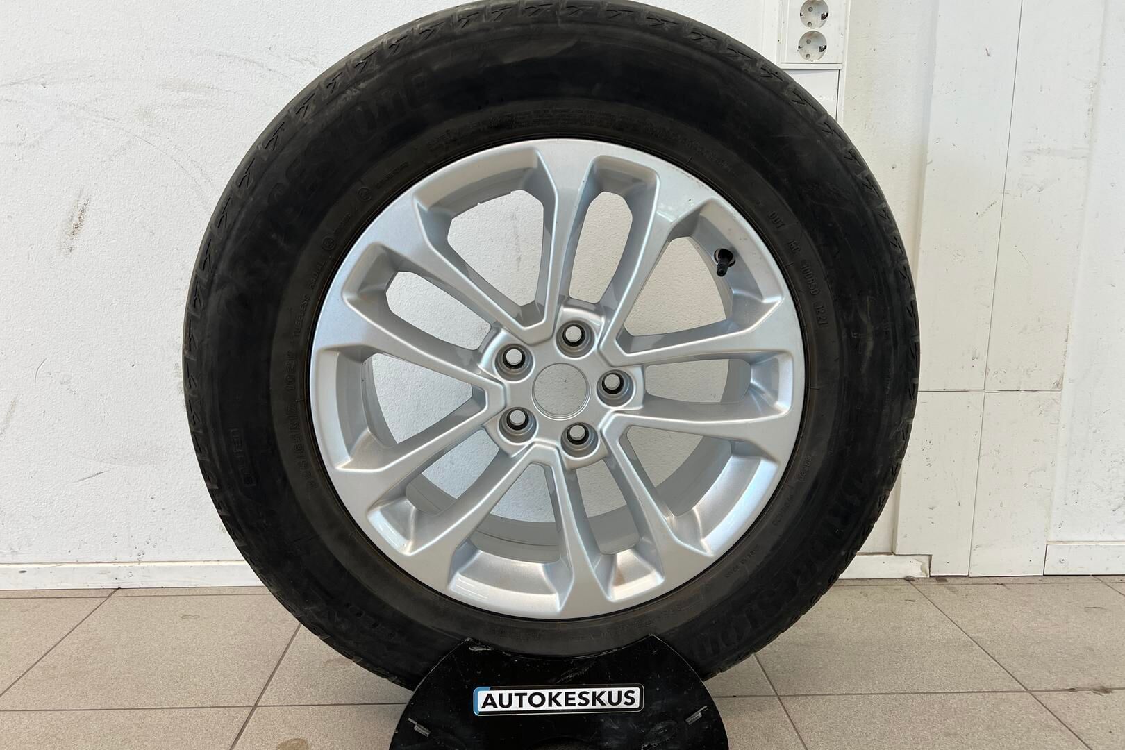 Ford Kuga iso kuva 21
