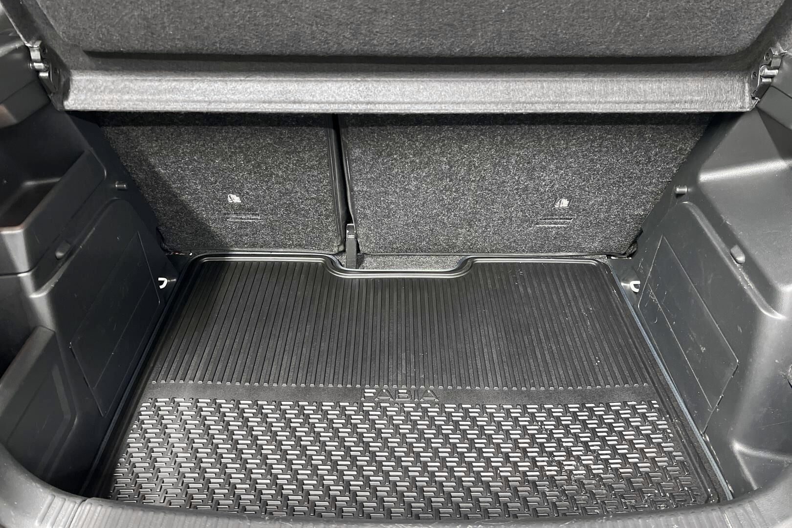 Skoda Fabia iso kuva 11