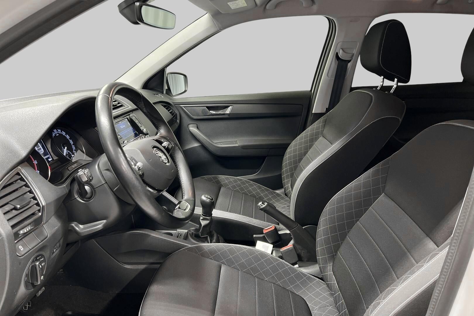 Skoda Fabia iso kuva 8