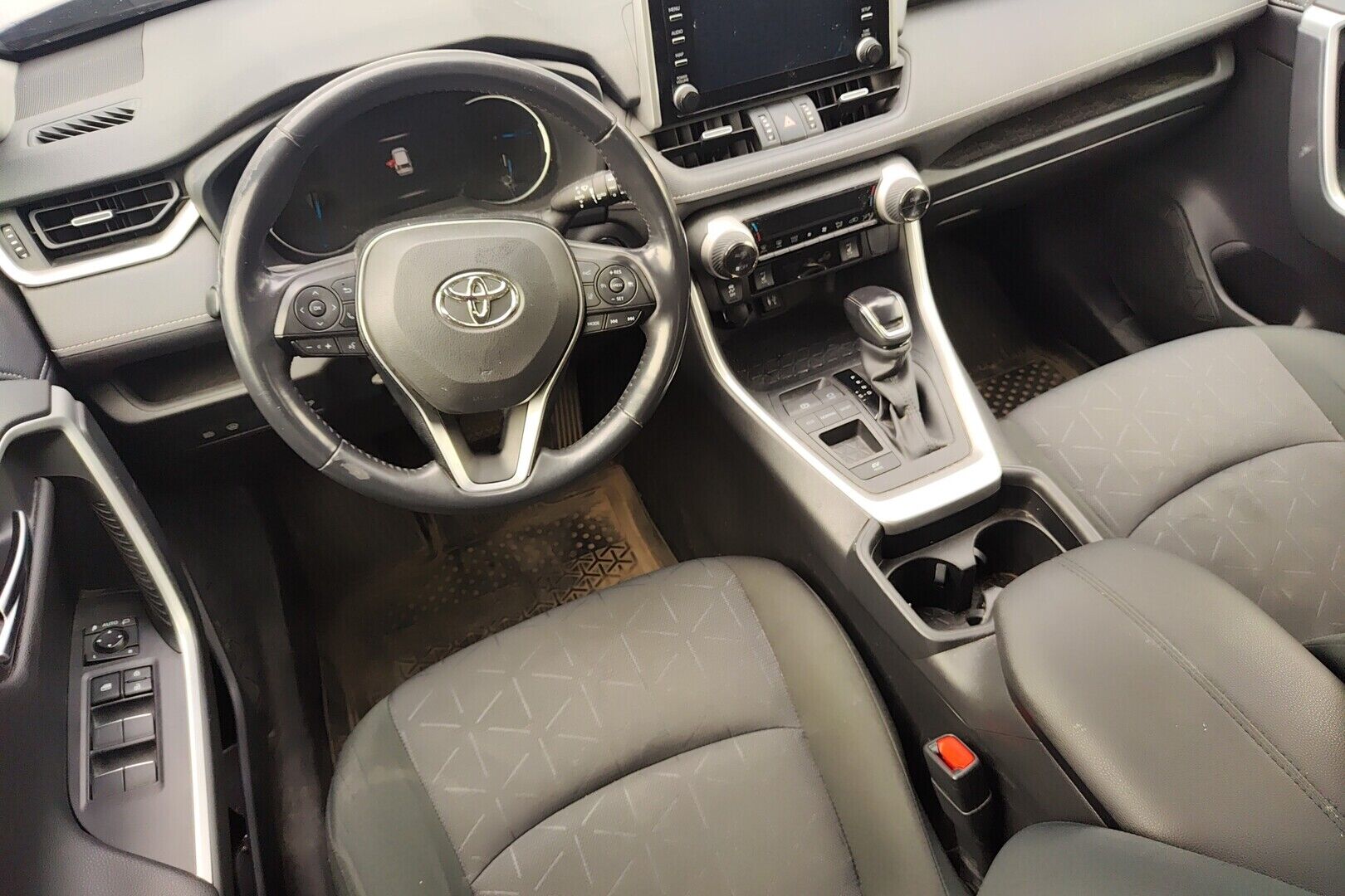 Toyota RAV4 iso kuva 1