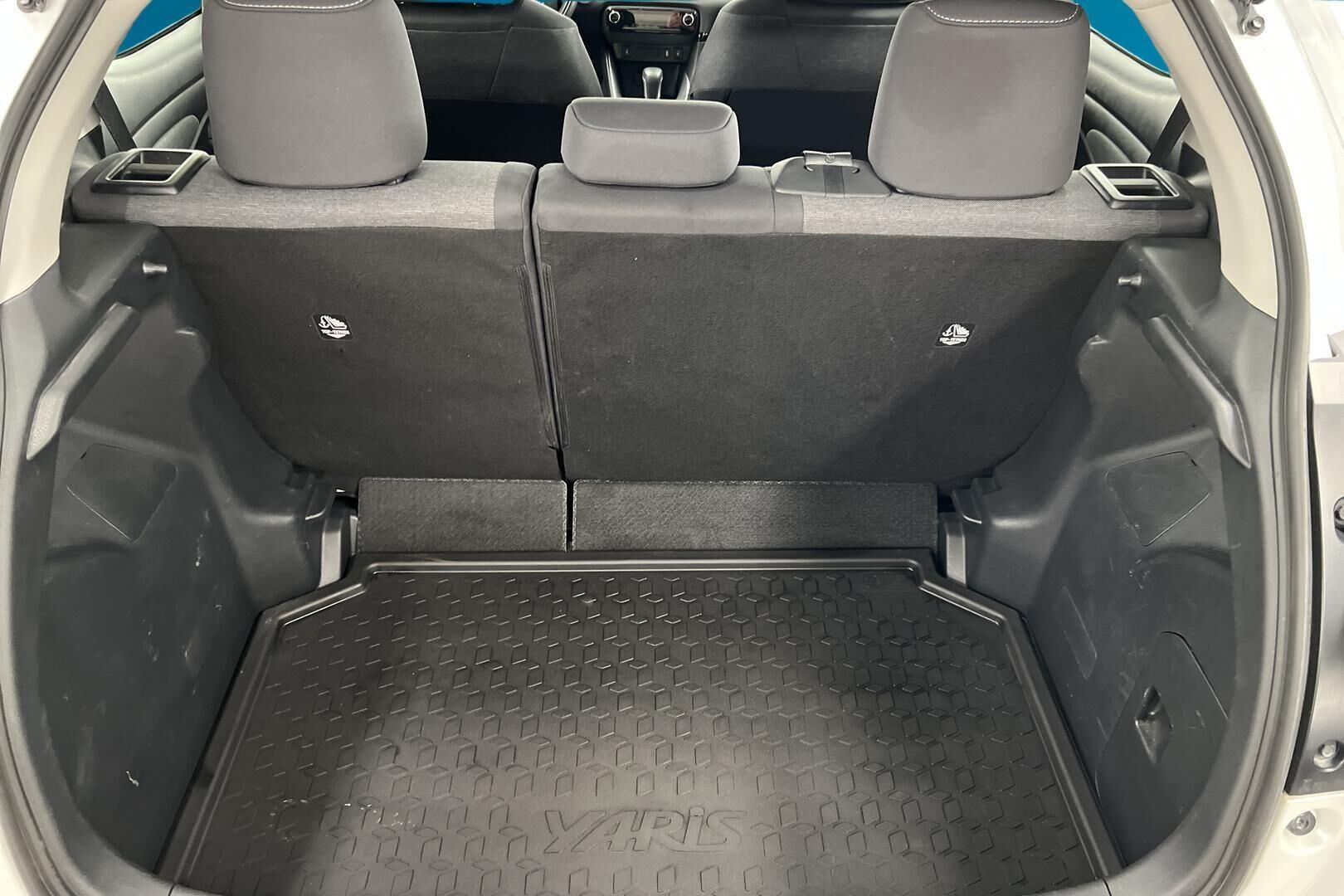 Toyota Yaris iso kuva 11