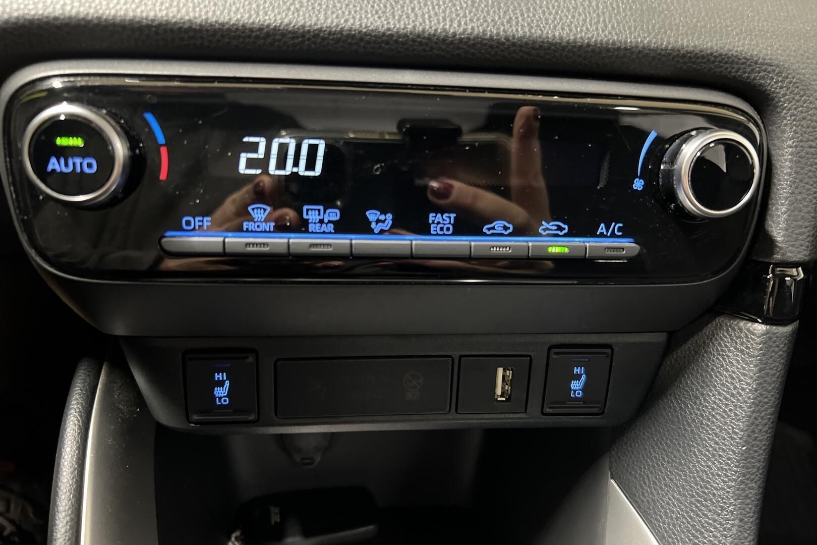 Toyota Yaris iso kuva 14