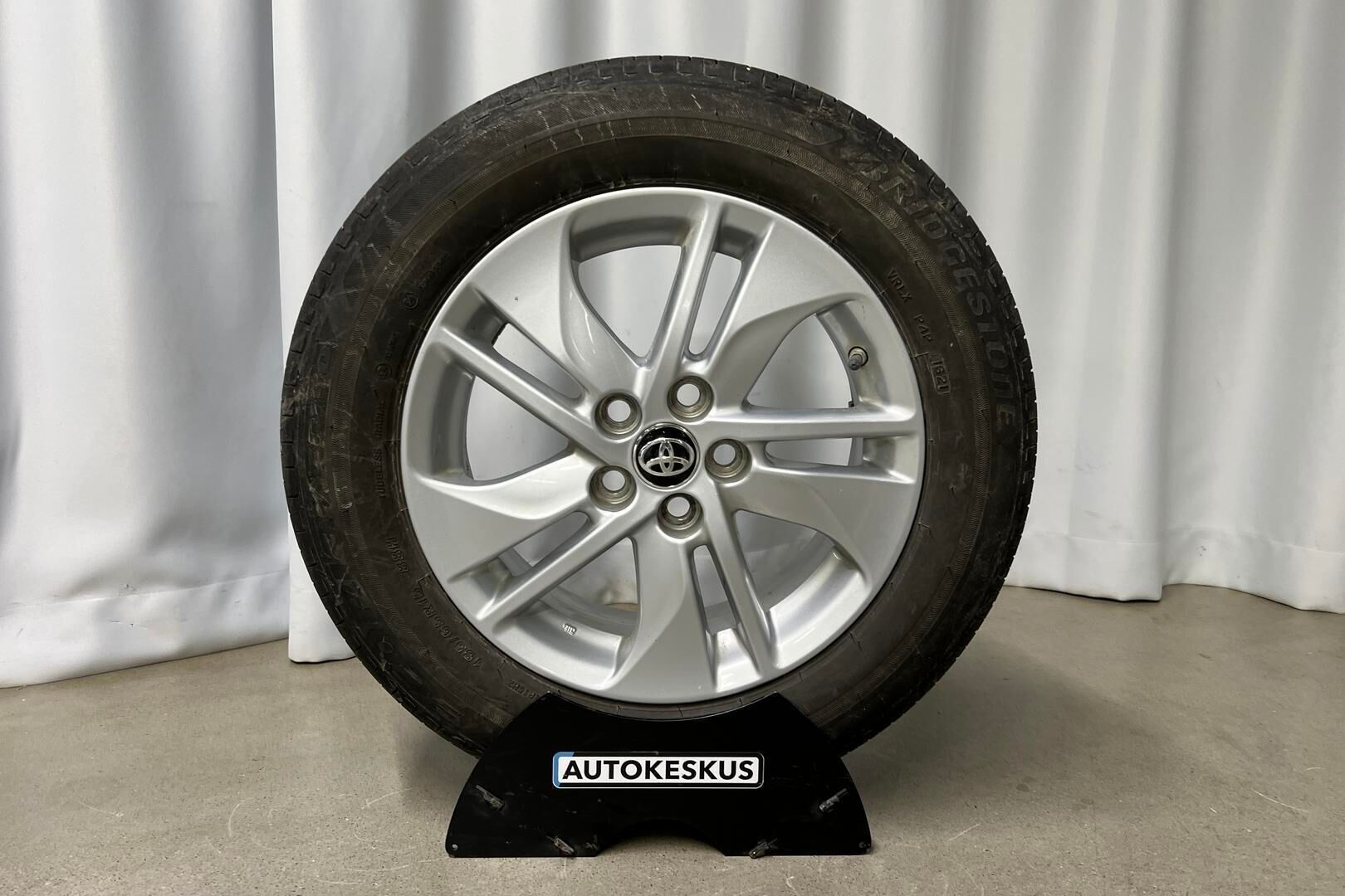 Toyota Yaris iso kuva 19