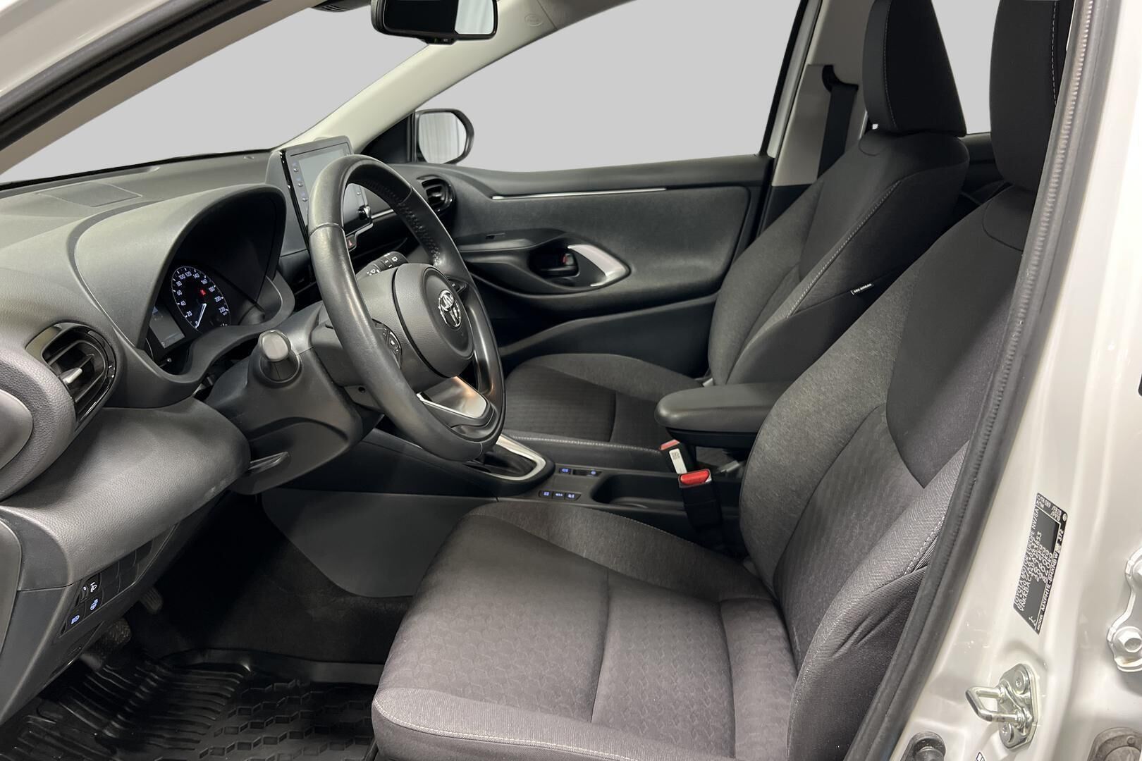 Toyota Yaris iso kuva 8