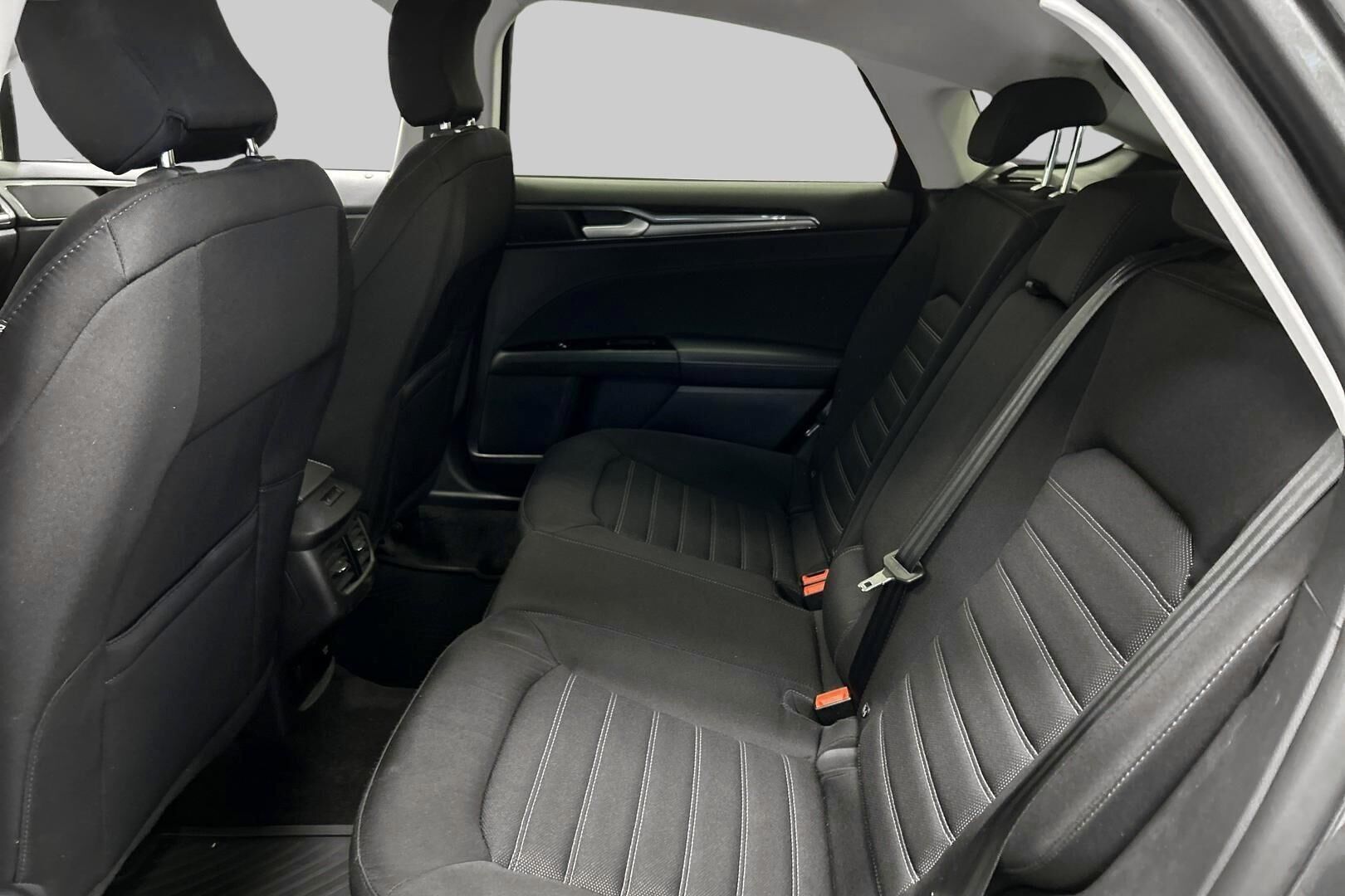 Ford Mondeo iso kuva 8