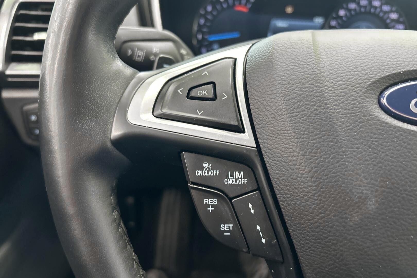 Ford Mondeo iso kuva 18