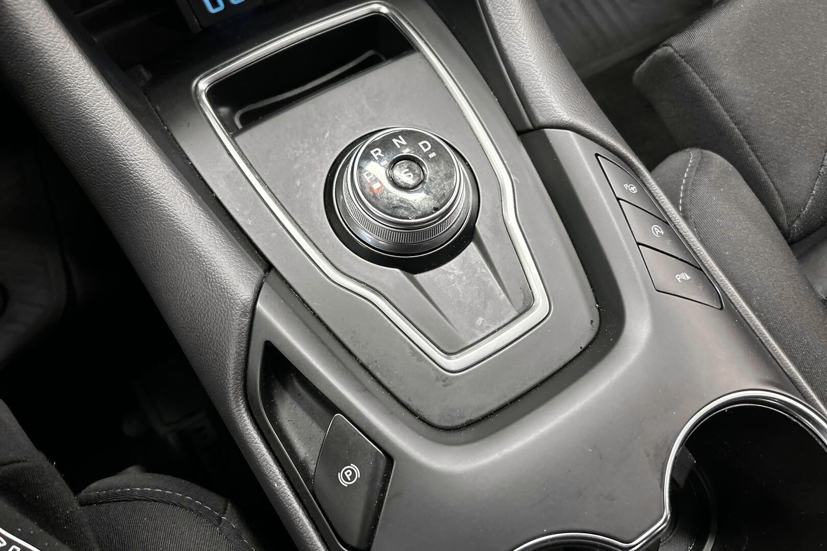 Ford Mondeo iso kuva 14