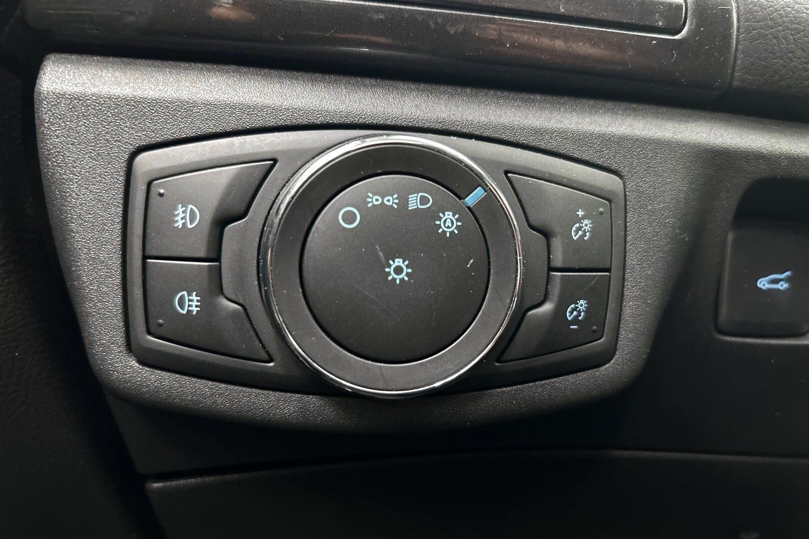 Ford Mondeo iso kuva 21