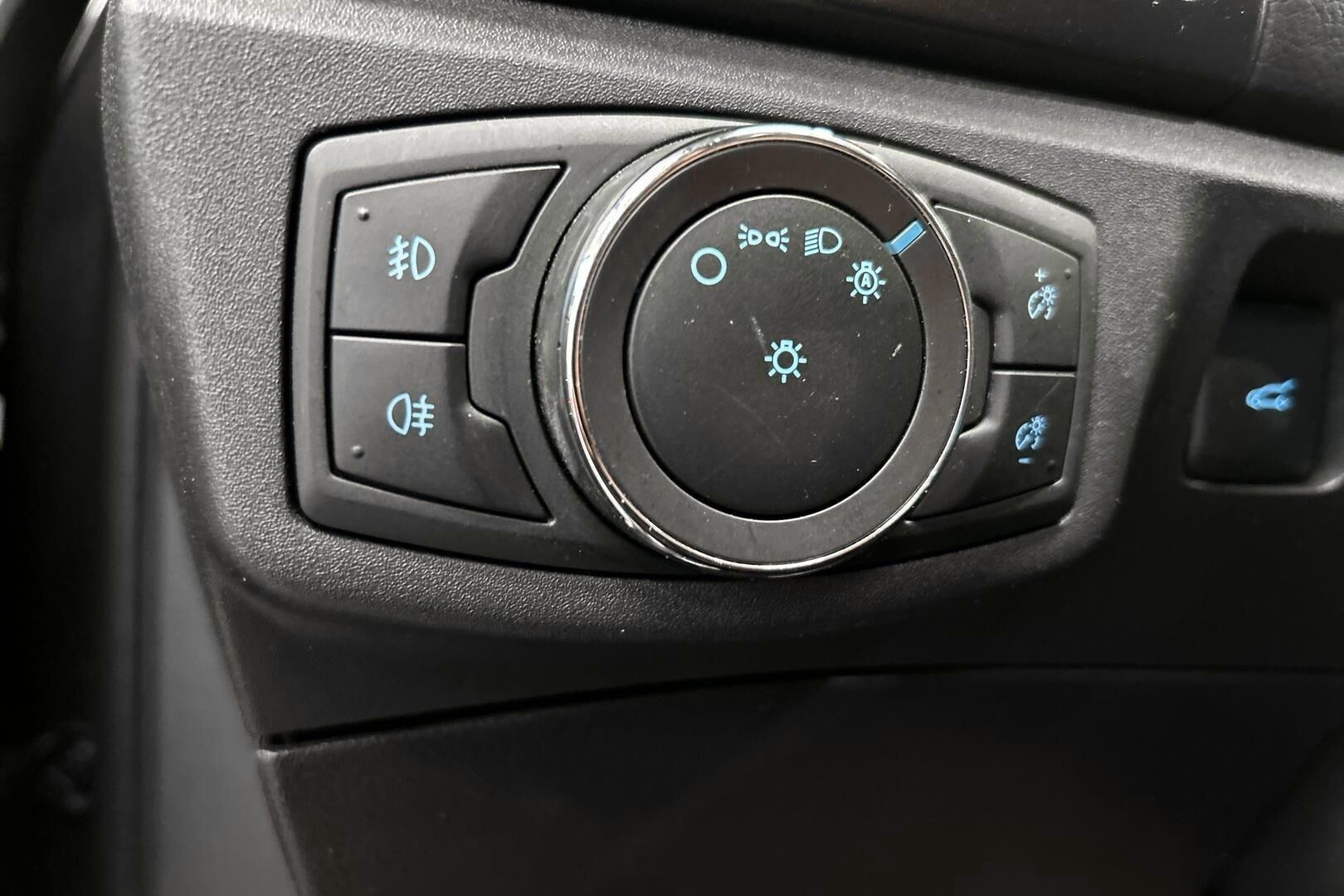 Ford Mondeo iso kuva 18