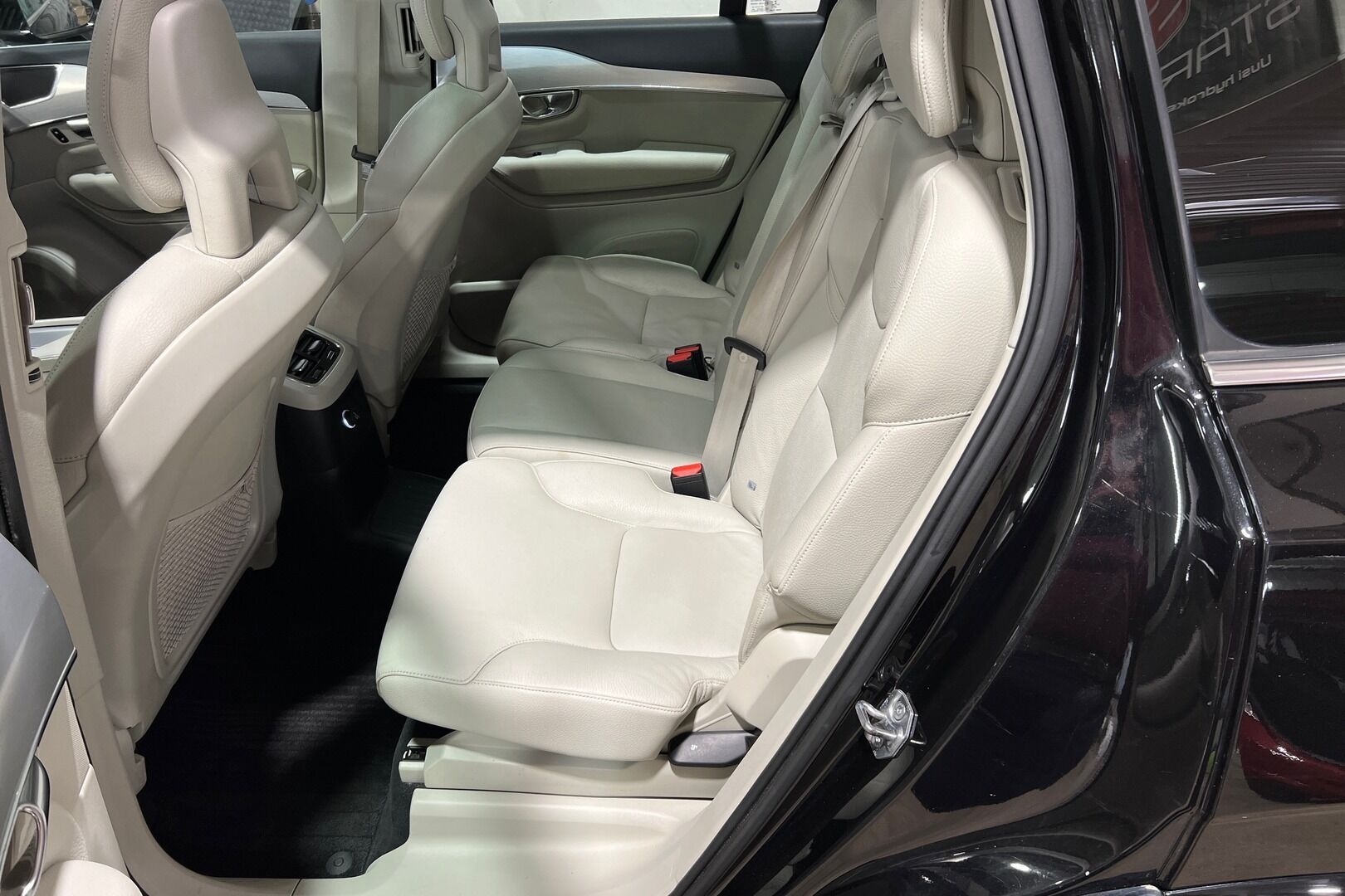 Volvo XC90 iso kuva 10