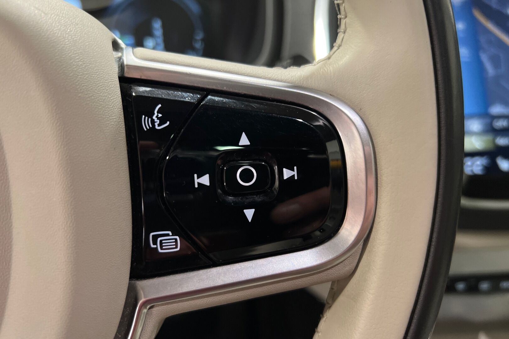 Volvo XC90 iso kuva 16