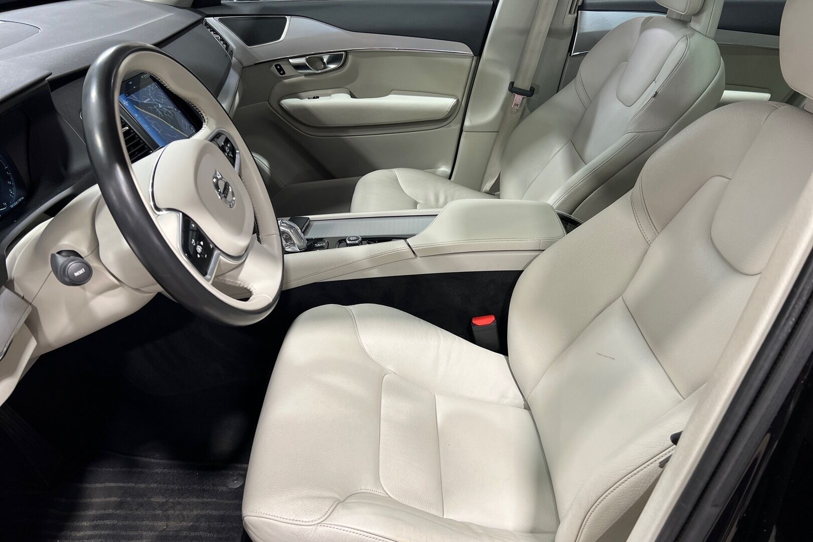 Volvo XC90 iso kuva 6