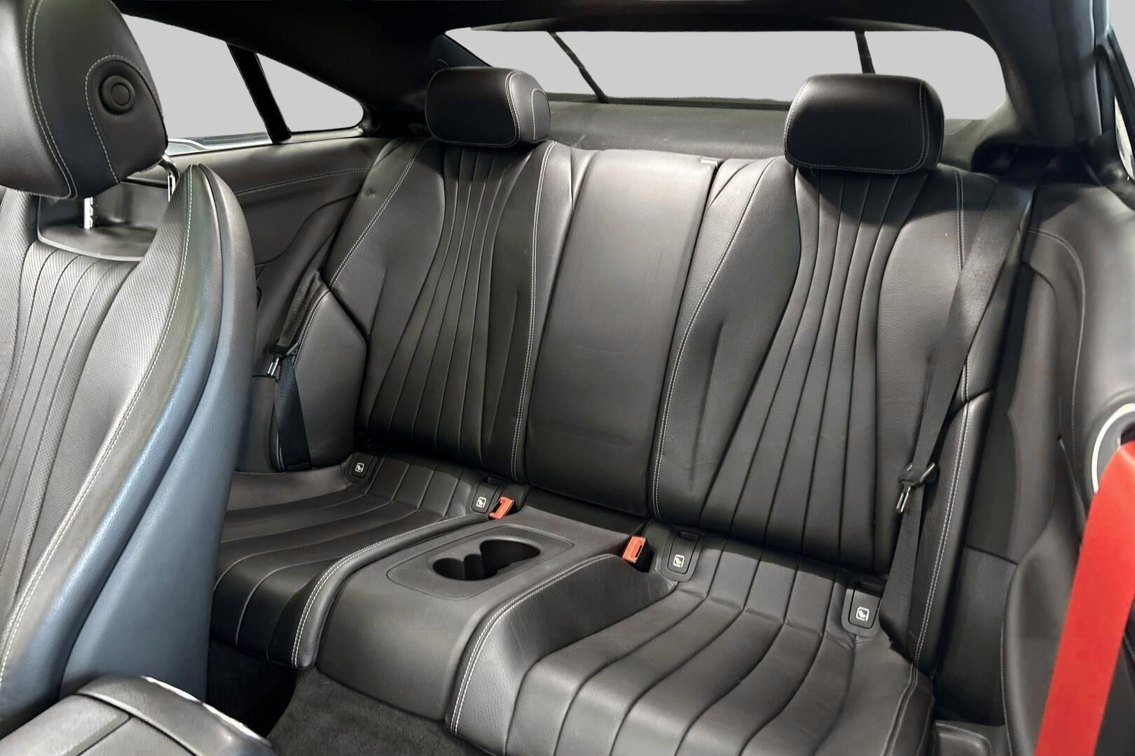 Mercedes-Benz E iso kuva 10