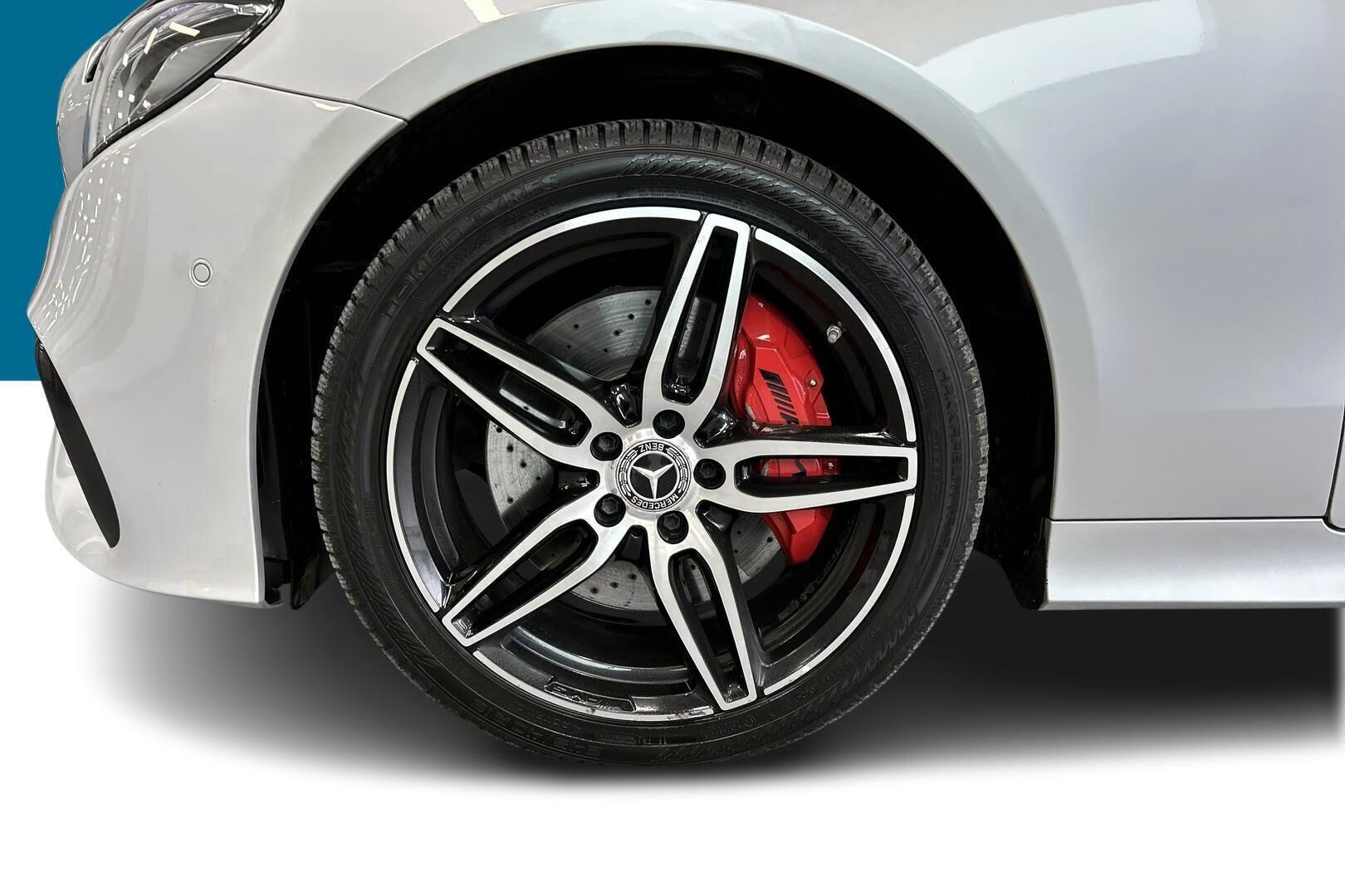 Mercedes-Benz E iso kuva 13